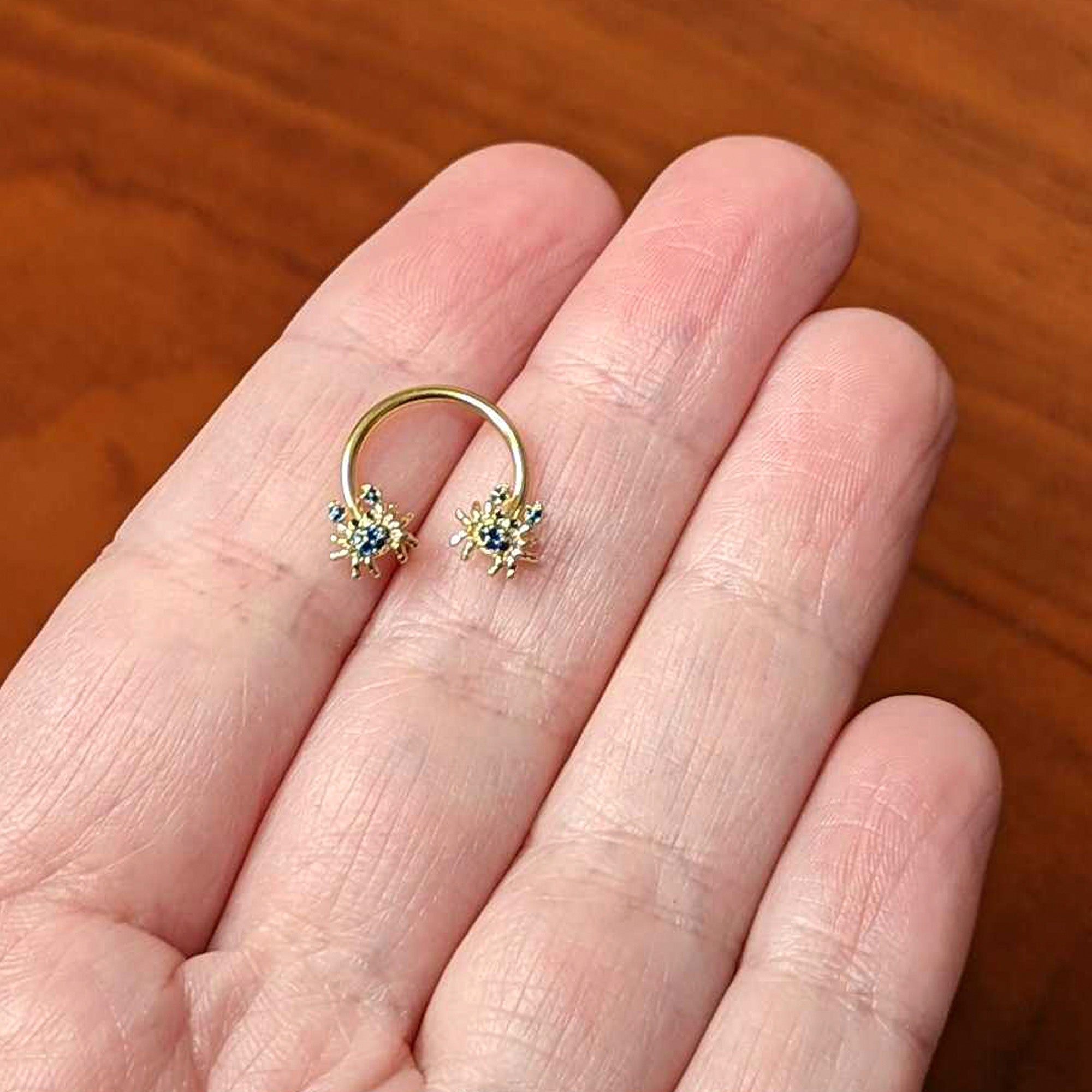 BodyCandy 16G 3/8 Gold Tone Blue Crab Nautical Horseshoe Circular Barbell — side view