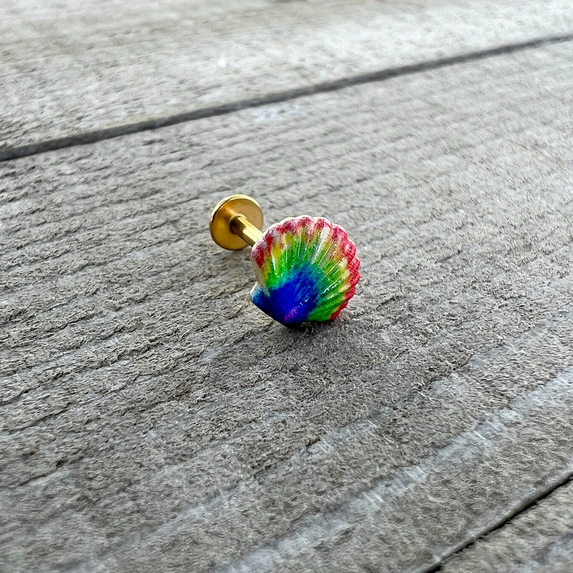 BodyCandy 16G 5/16 Gold Tone Rainbow Scallop Shell Labret Monroe Tragus — back view