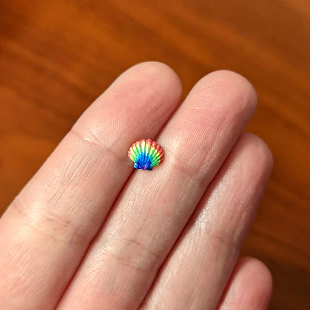 BodyCandy 16G 5/16 Gold Tone Rainbow Scallop Shell Labret Monroe Tragus — alternative angle