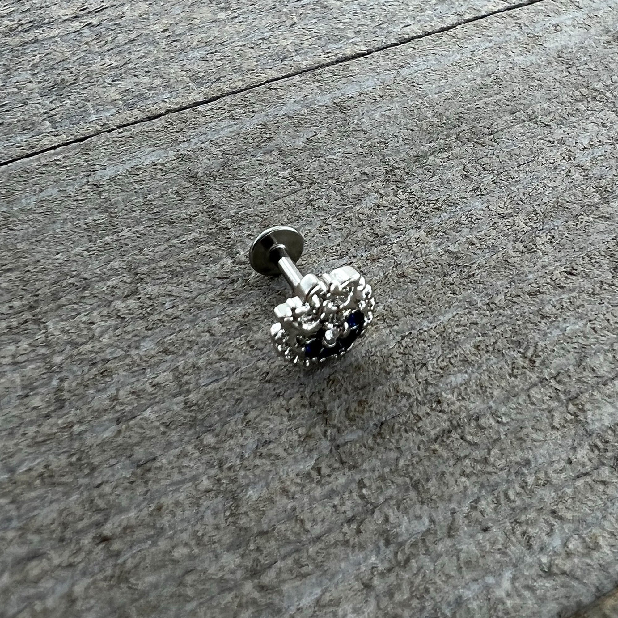 BodyCandy 16G 1/4 Blue Clear Gem Abstract Arch Labret — in-use photo