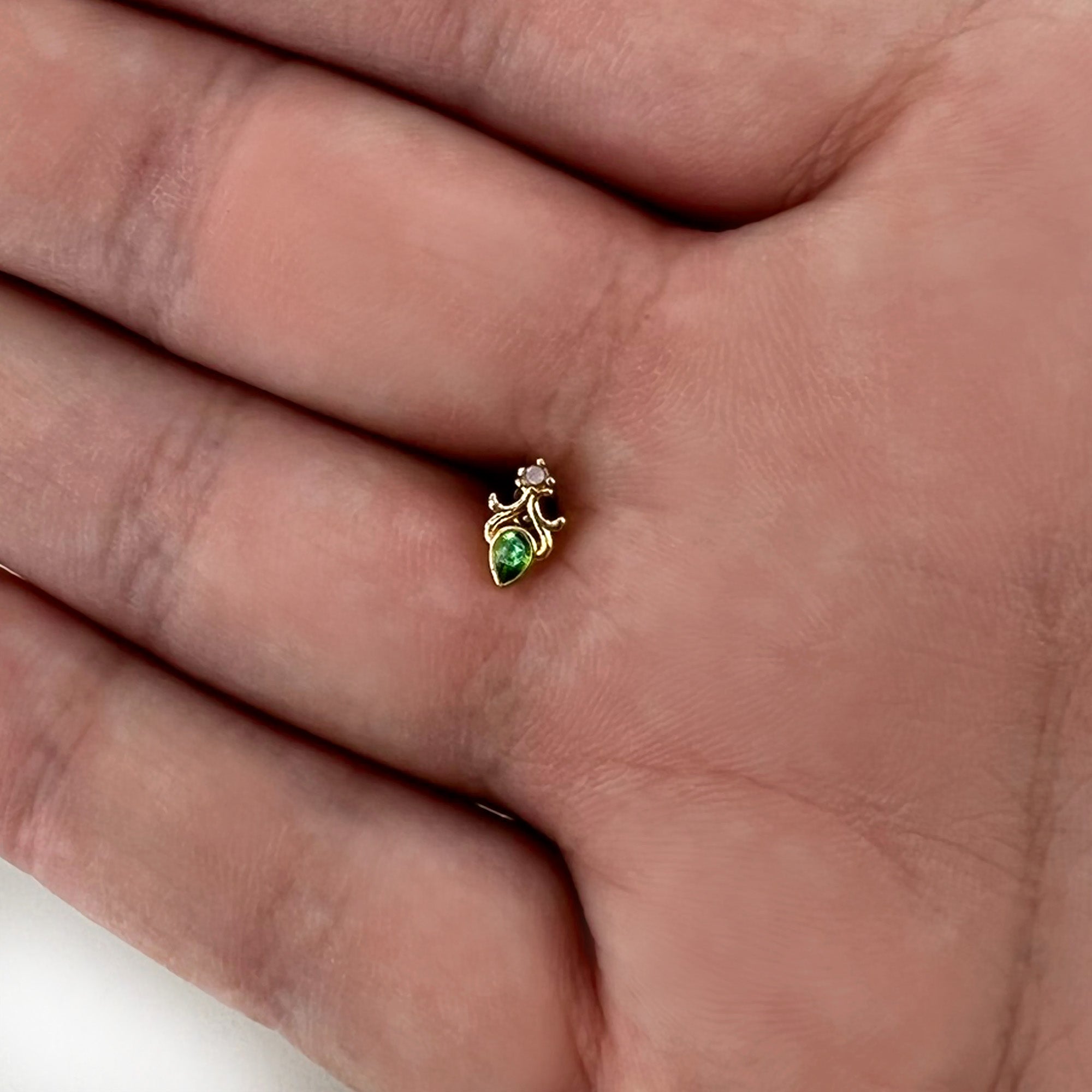 BodyCandy 16G 1/4 Green Gem Gold Tone Shades of Spring Labret — size reference