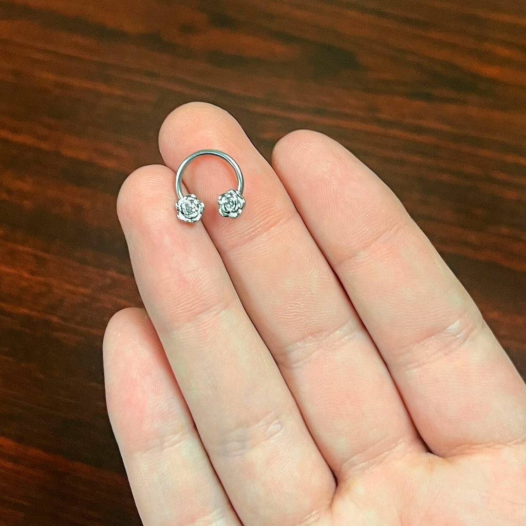 BodyCandy 16G 3/8 Textured Blooming Flowers Horseshoe Circular Barbell — back view