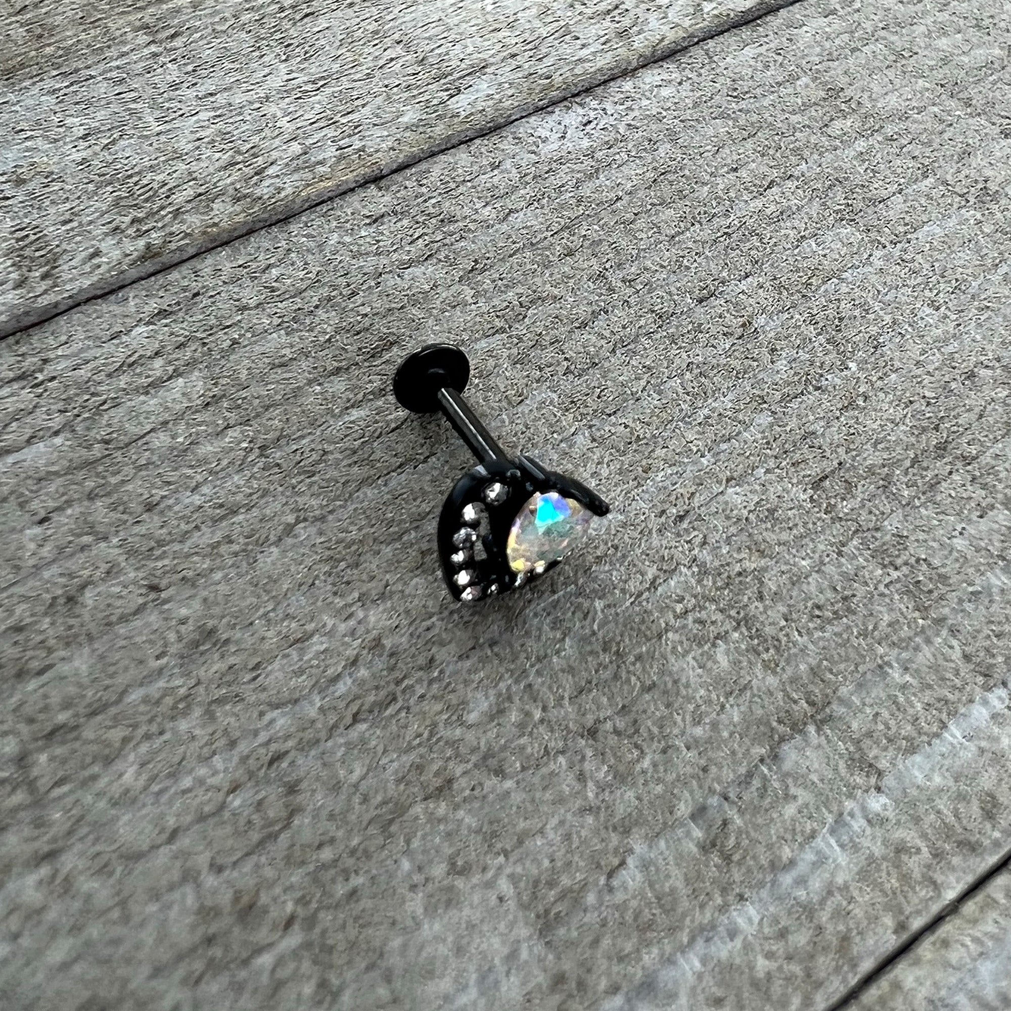 BodyCandy 16G 5/16 Aurora Gem Black Rococo Hearts Labret Monroe Tragus — alternative angle