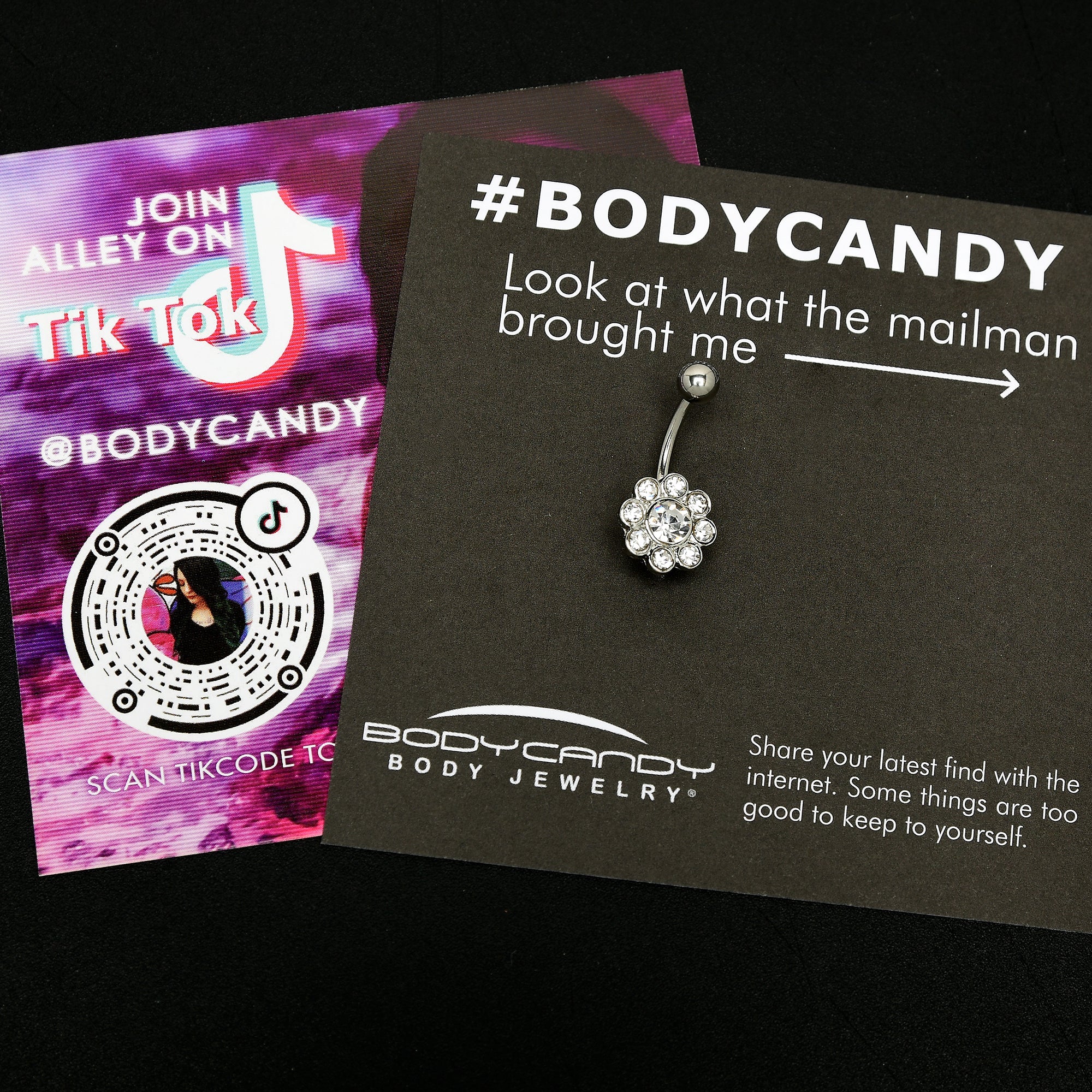 BodyCandy Clear Gem Whimsy Flower Belly Ring — detail close-up