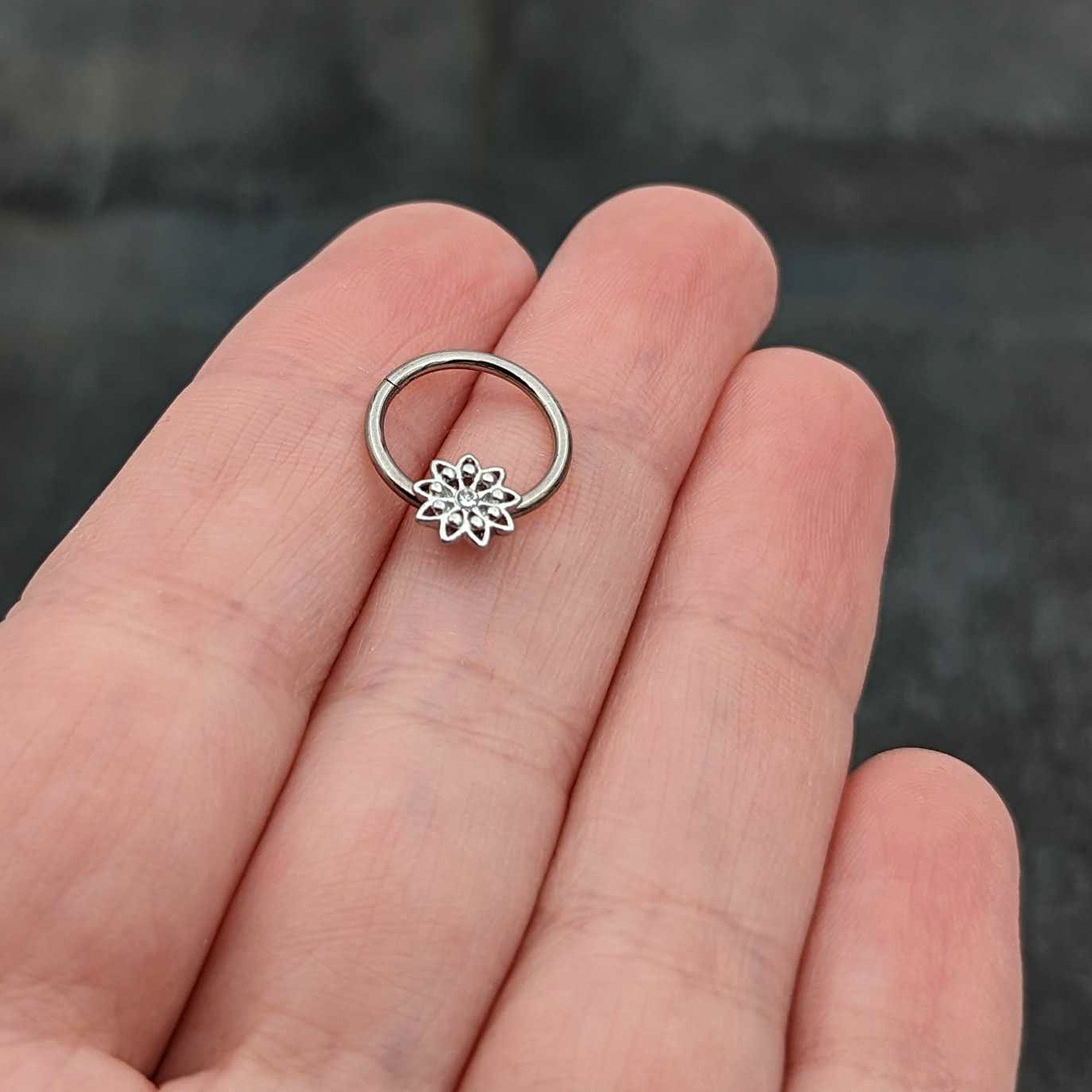 BodyCandy 16G 3/8 Clear Gem Starry Flower Hinged Segment Ring — size reference
