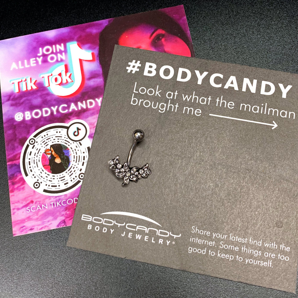 BodyCandy Clear Gem Flower Garland Belly Ring — detail close-up
