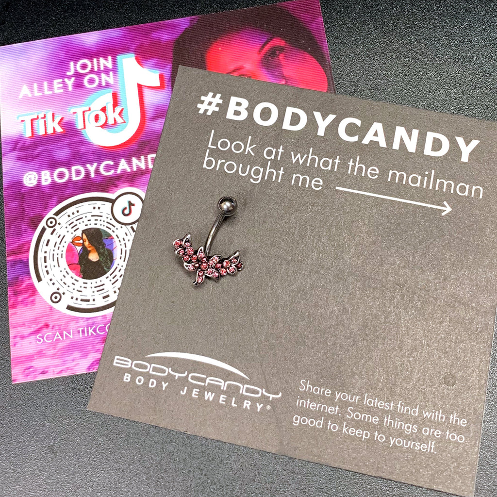 BodyCandy Pink Gem Flower Garland Belly Ring — detail close-up