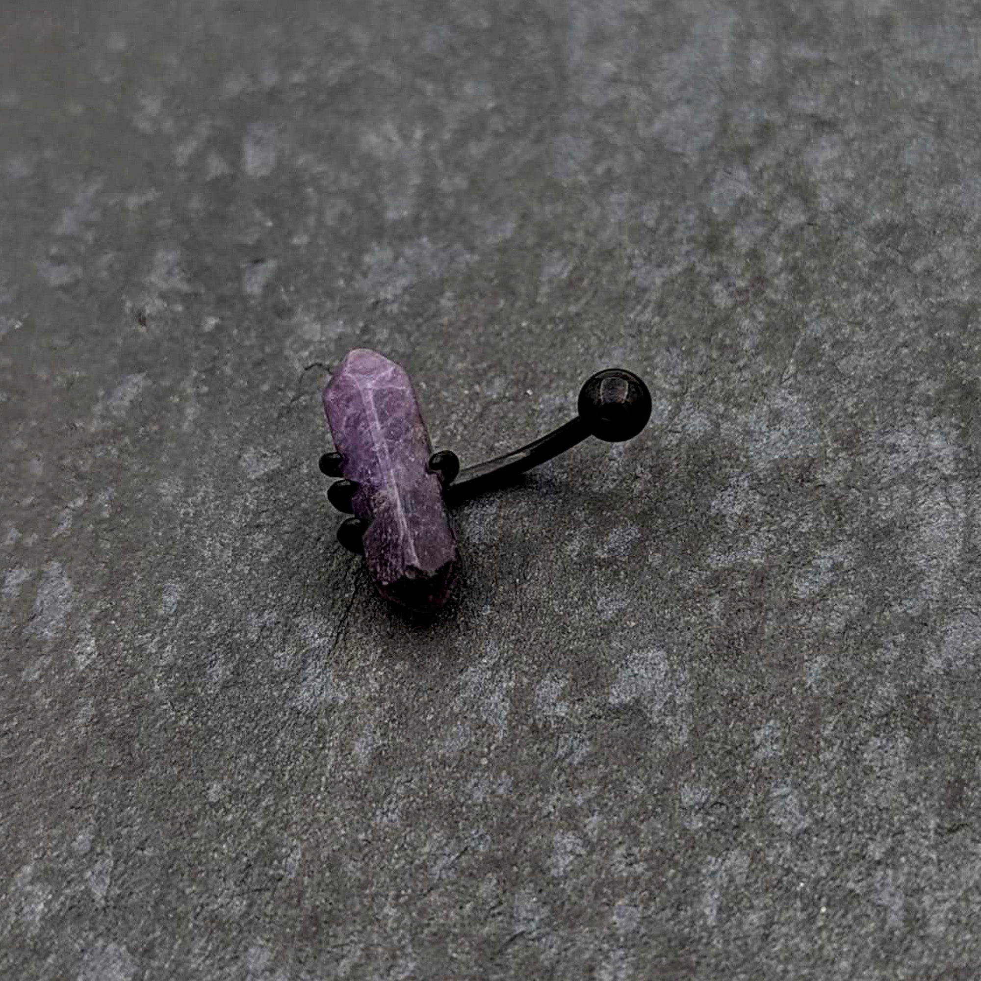 BodyCandy Purple Amethyst Stone Black Claw Belly Ring — side view