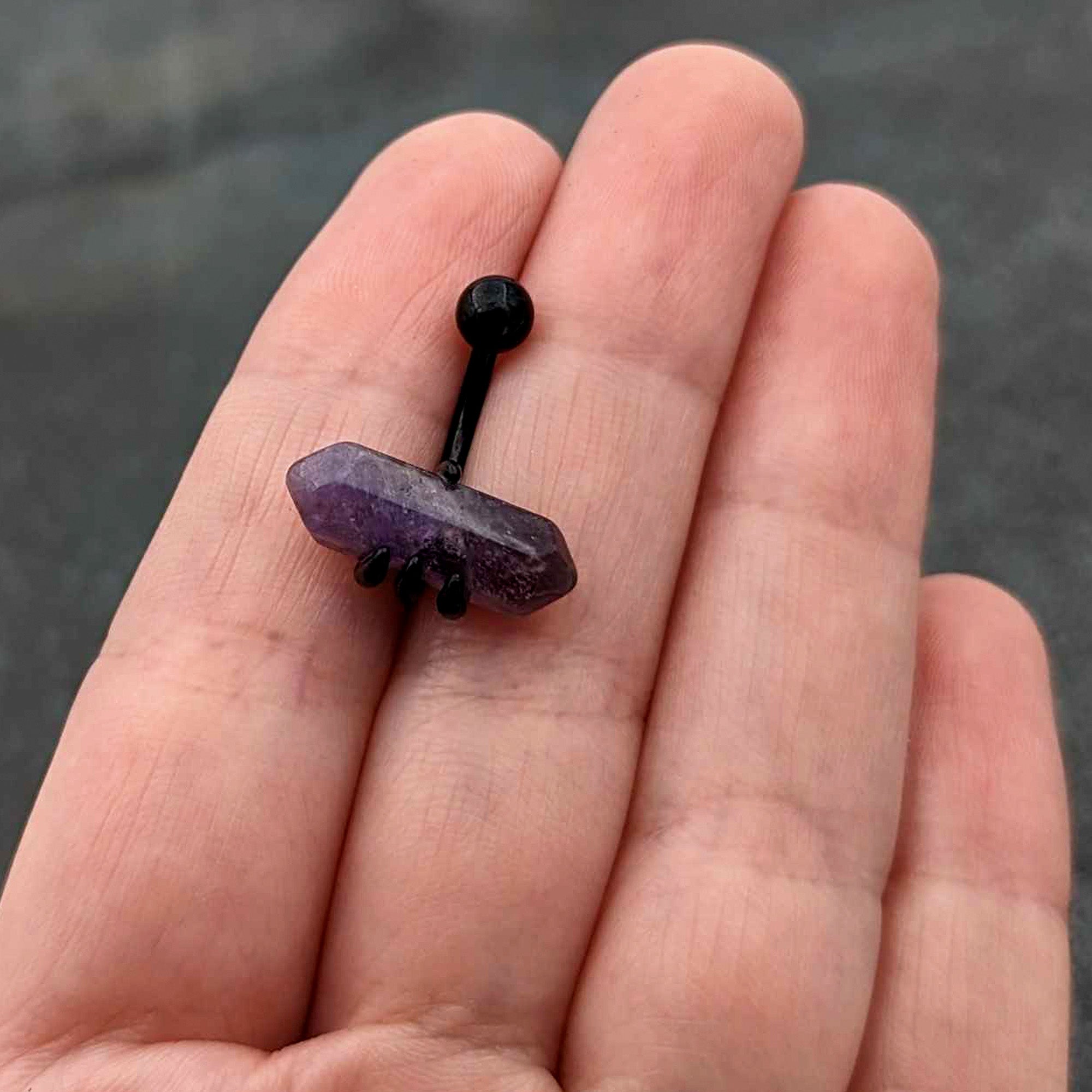 BodyCandy Purple Amethyst Stone Black Claw Belly Ring — size reference