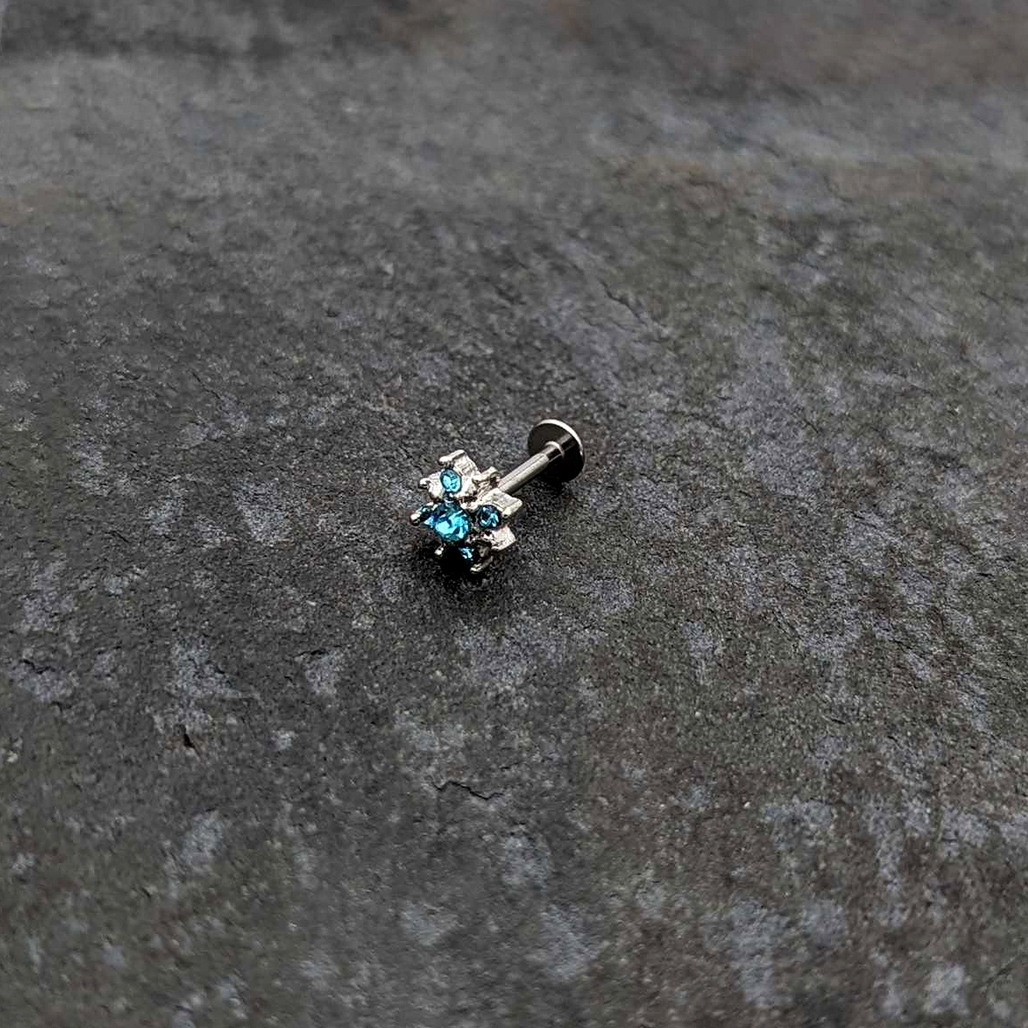 BodyCandy 16G 5/16 Blue Gem Stylish Snowflake Labret Monroe Tragus — alternative angle
