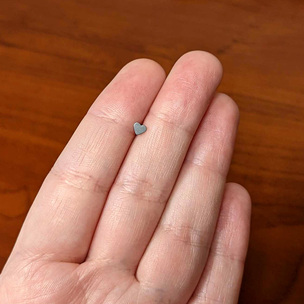 BodyCandy 16G 5/16 Blue CZ ASTM F-136 Implant Grade Titanium Threadless Heart End Labret — size reference
