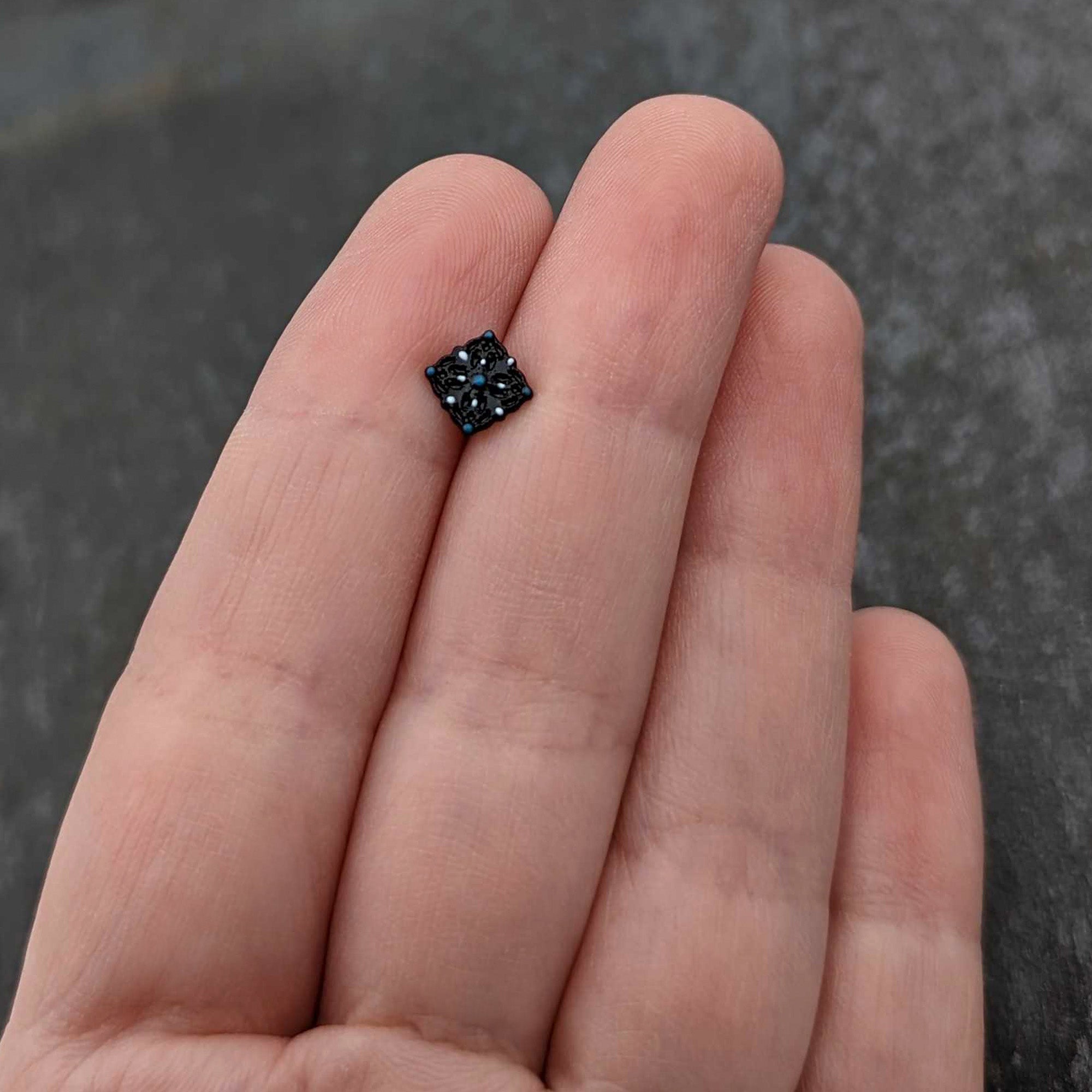 BodyCandy 16G 1/4 Blue Gem Black Lacy Rhombus Cartilage Tragus Earring — size reference