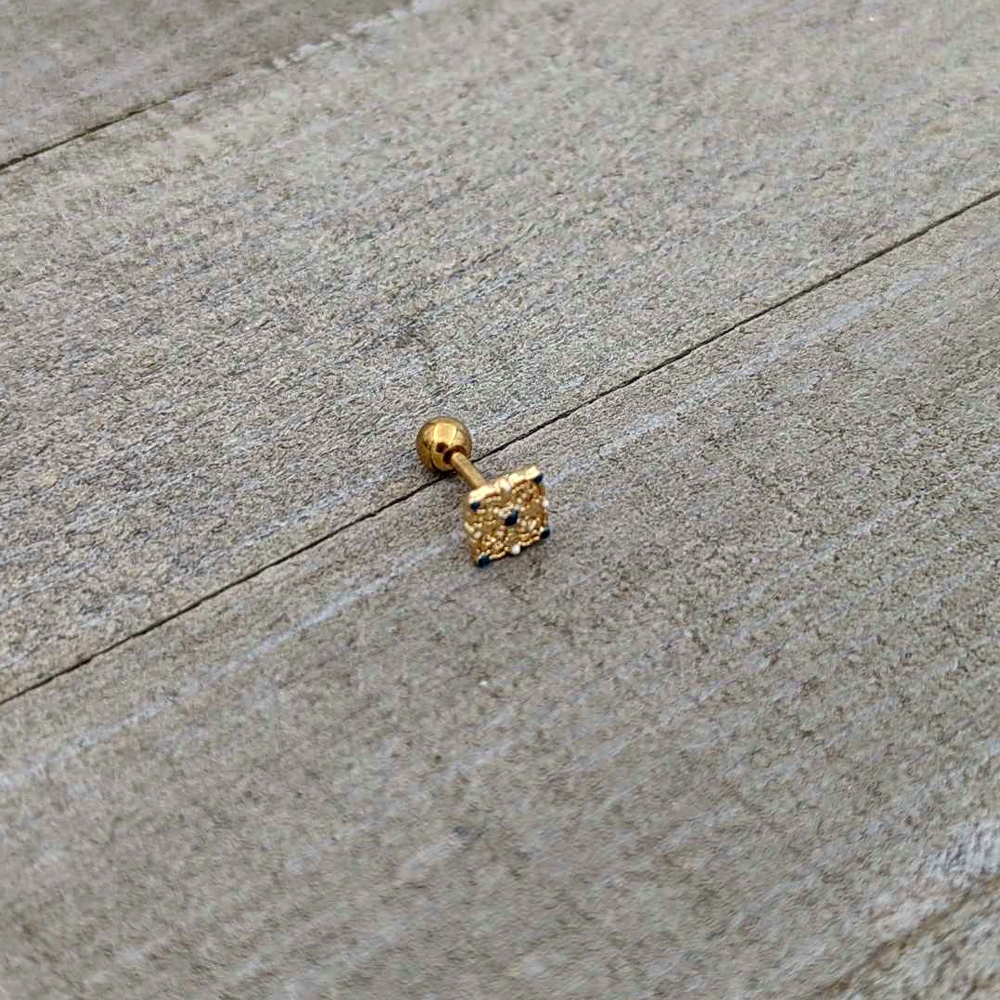 BodyCandy 16G 1/4 Blue Gem Gold Tone Lacy Rhombus Cartilage Tragus Earring — in-use photo