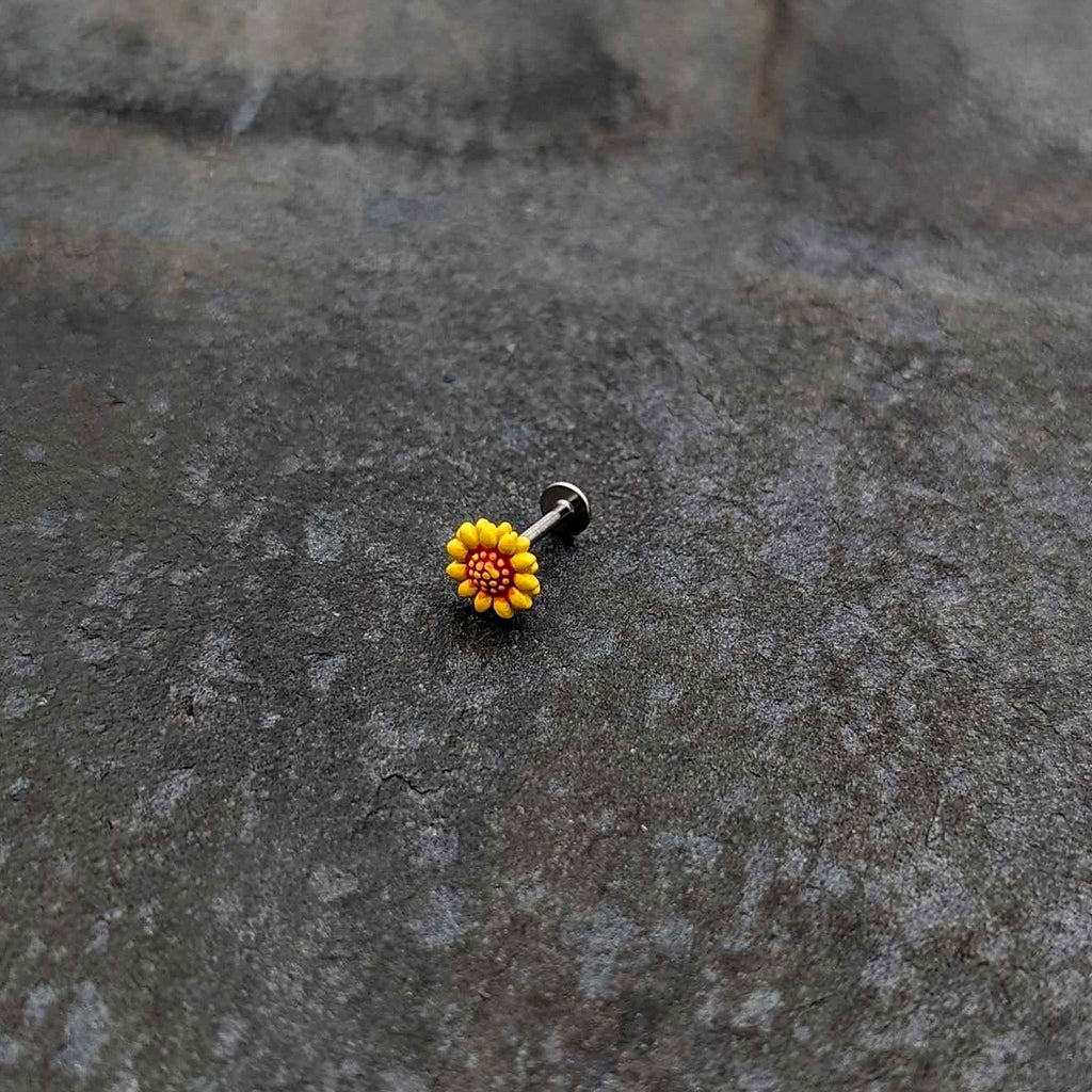 BodyCandy 16G 5/16 Happy Sunflower Yellow Labret Monroe Tragus — alternative angle