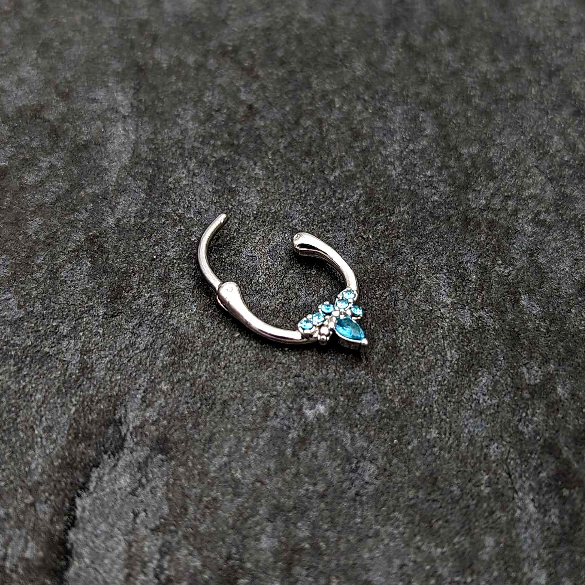 BodyCandy 16G 5/16 Blue Gem Bee Glamour Cartilage Clicker — back view