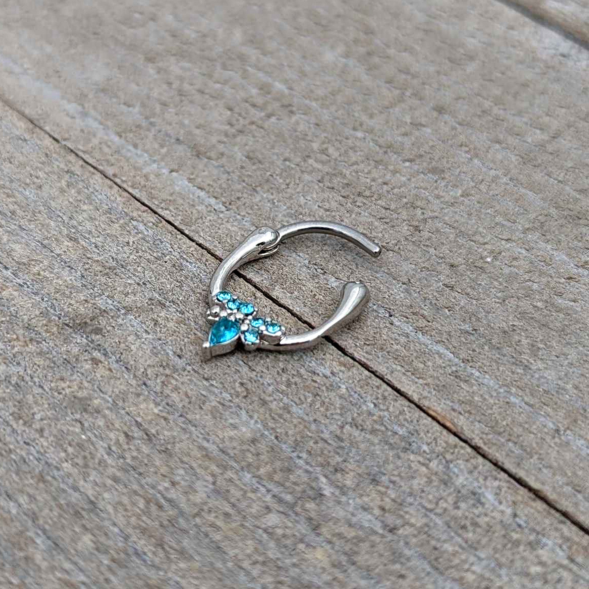 BodyCandy 16G 5/16 Blue Gem Bee Glamour Cartilage Clicker — in-use photo