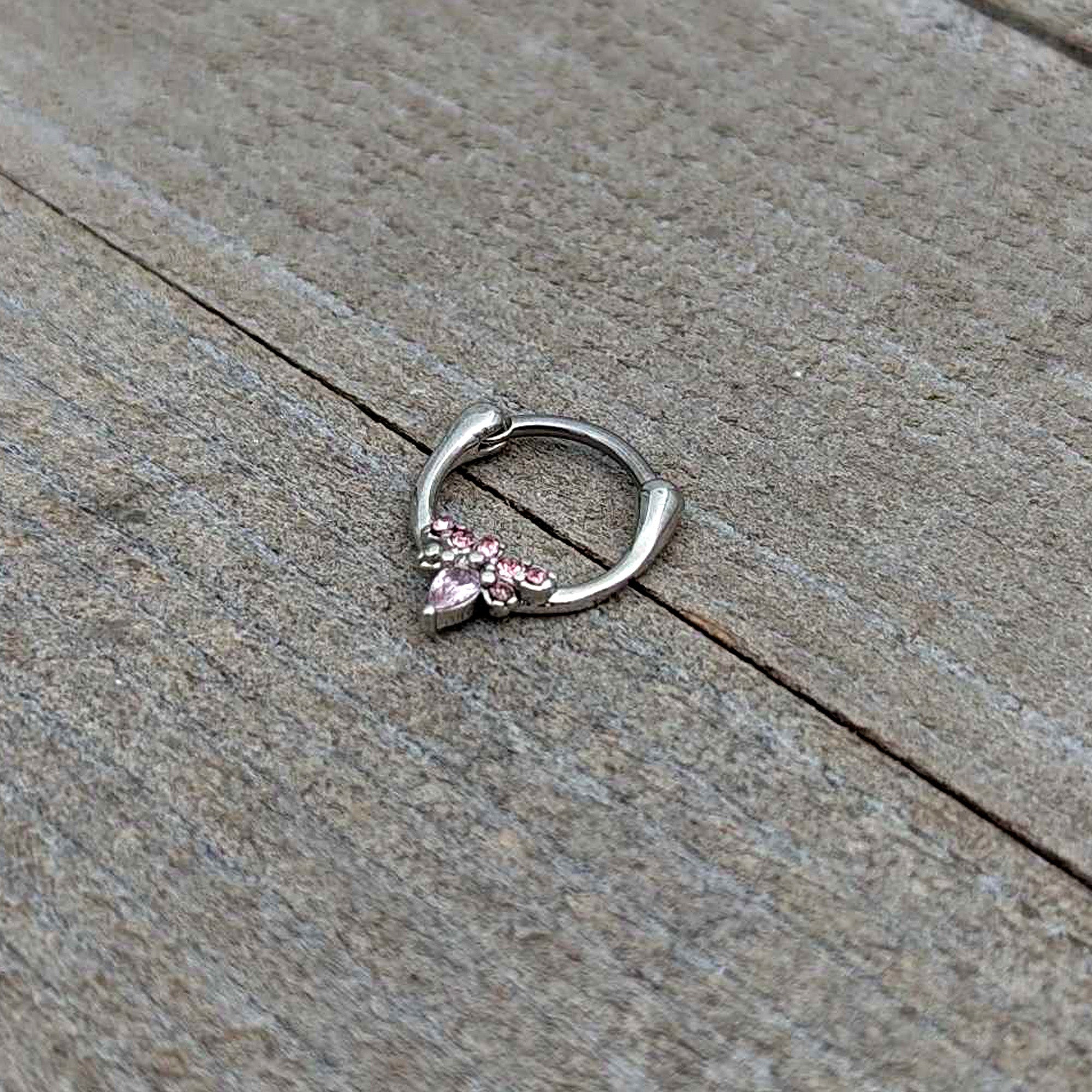 BodyCandy 16G 5/16 Pink Gem Bee Glamour Cartilage Clicker — alternative angle