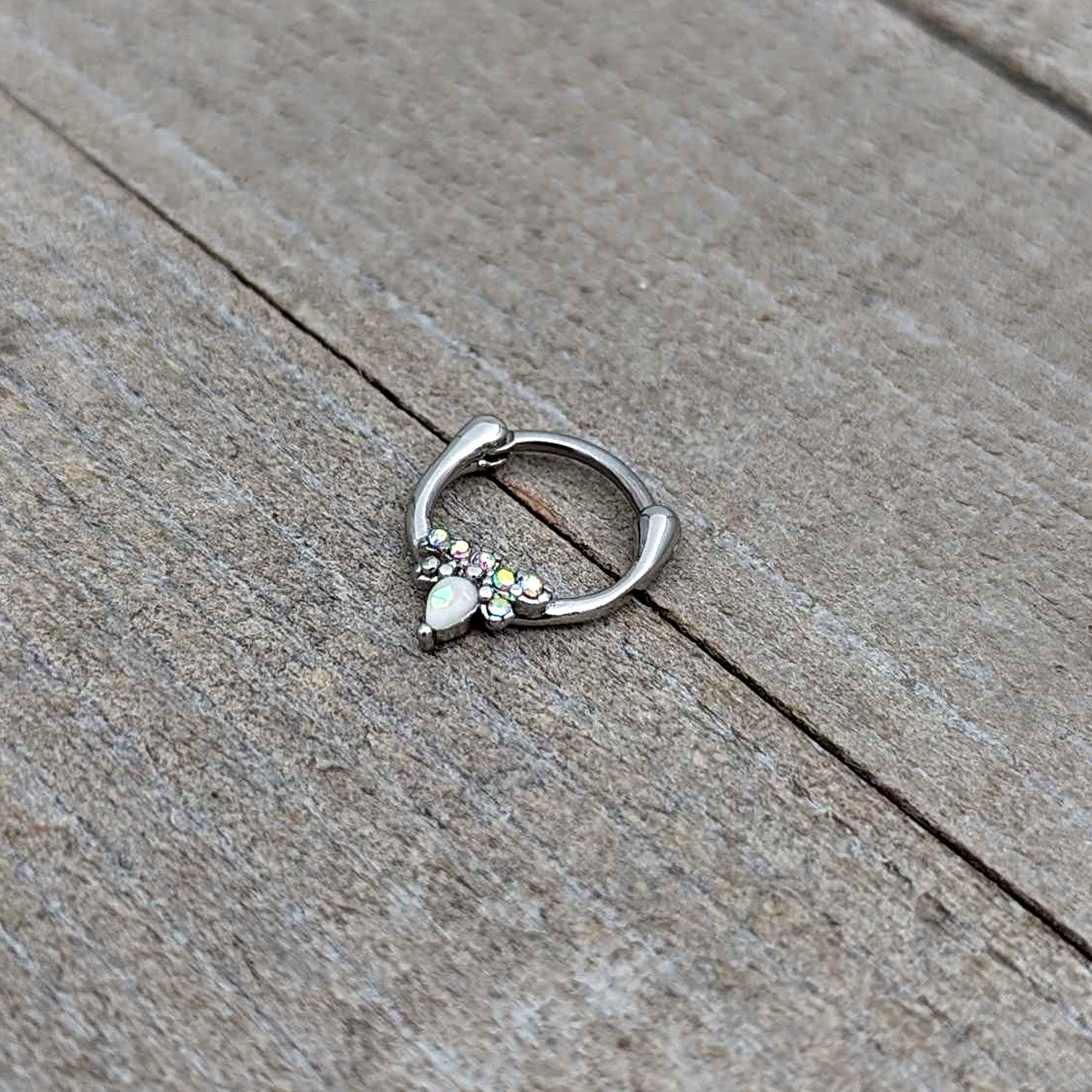 BodyCandy 16G 5/16 White Faux Opal Bee Glamour Cartilage Clicker — alternative angle