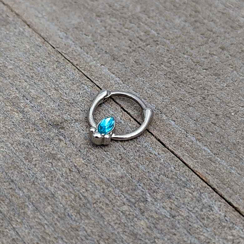 BodyCandy 16G 5/16 Blue Gem Deco Oval Cartilage Clicker — alternative angle