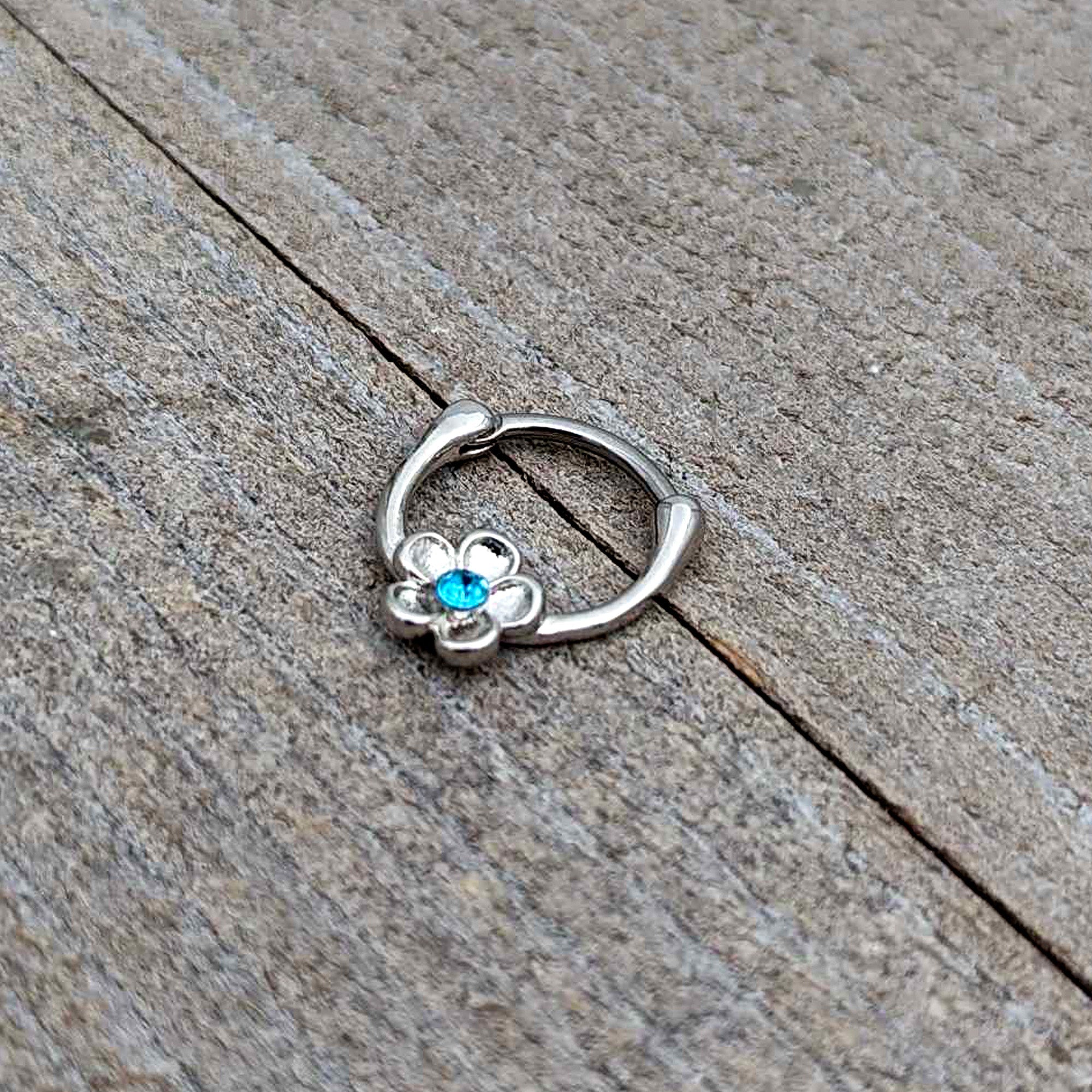 BodyCandy 16G 5/16 Blue Gem Sweetheart Flower Cartilage Clicker — alternative angle