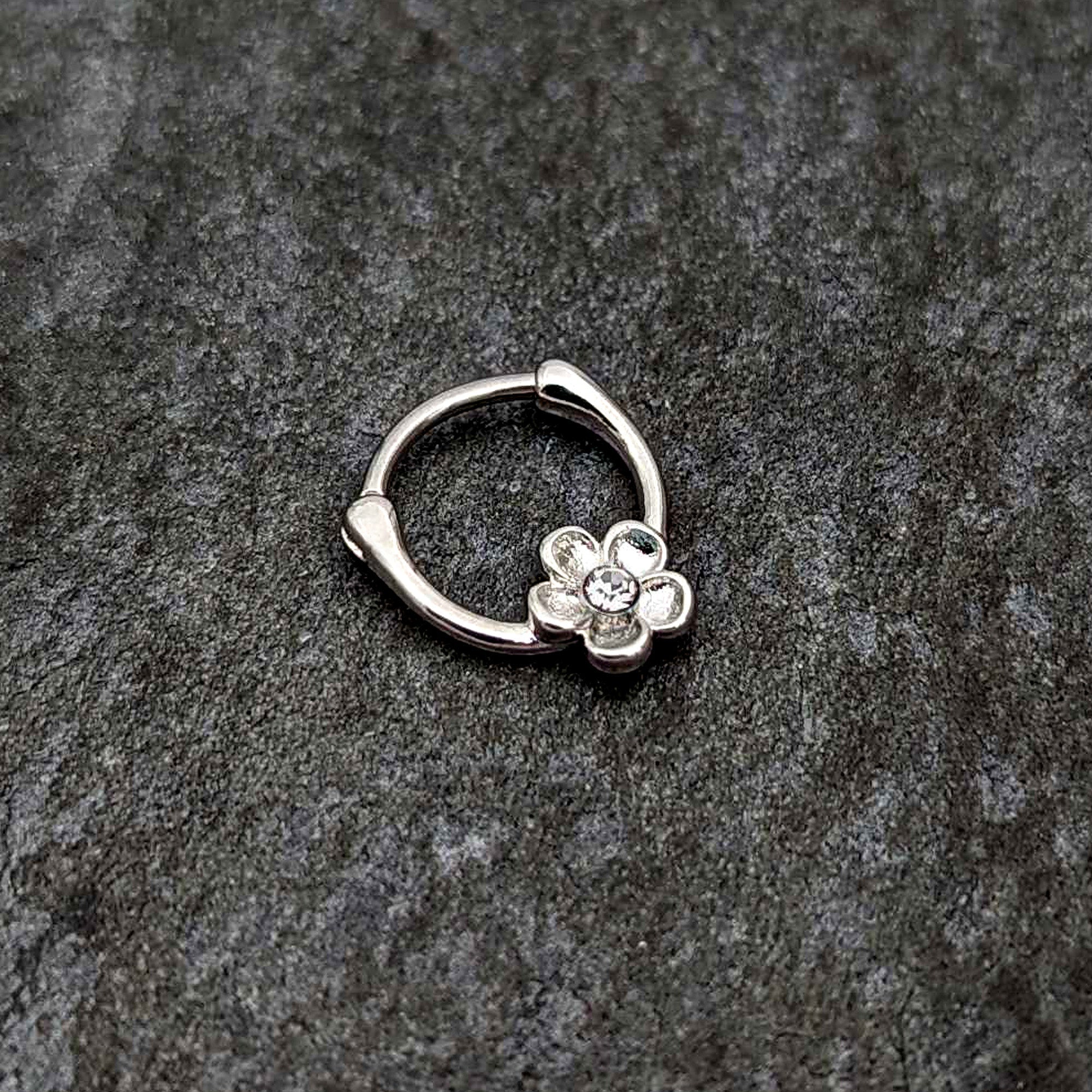 BodyCandy 16G 5/16 Clear Gem Sweetheart Flower Cartilage Clicker — side view