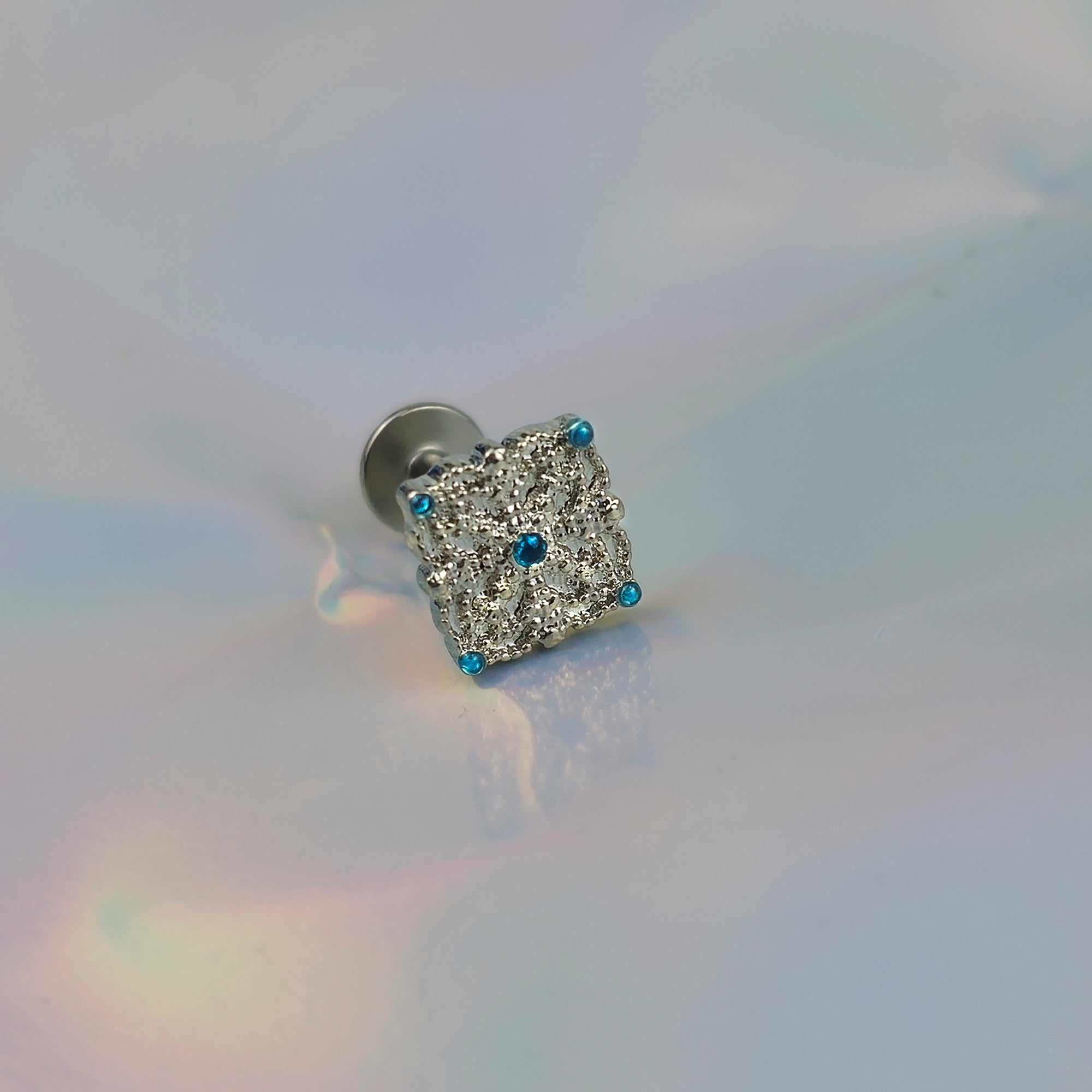 BodyCandy 16G 1/4 Lacy Rhombus Blue Cartilage Labret — main product shot