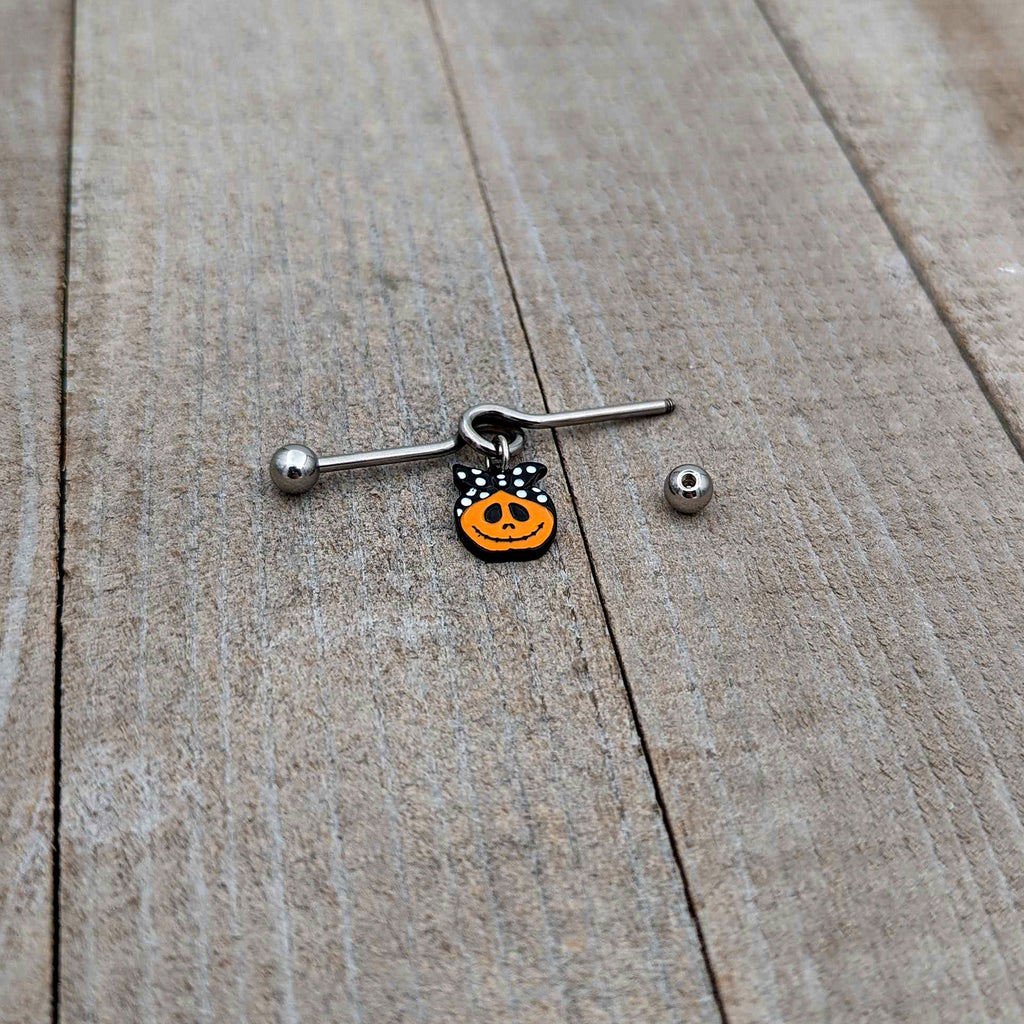 BodyCandy 14G Halloween Kerchief Pumpkin Dangle Project Bar 38mm — alternative angle