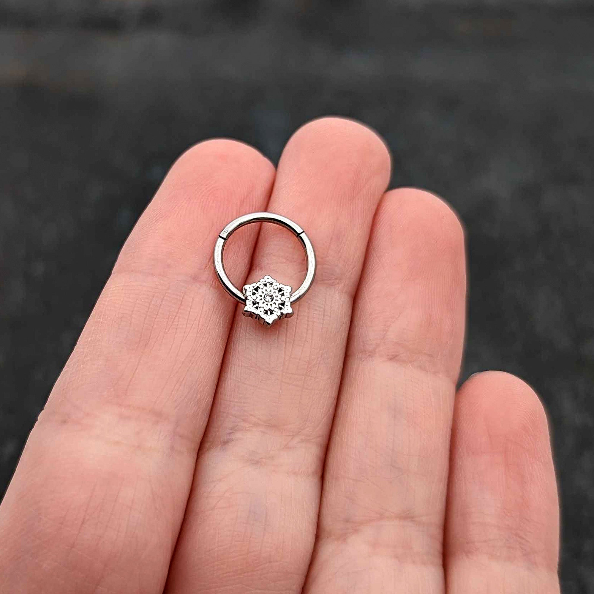 BodyCandy 16G 3/8 Clear Gem Filigree Winter Snowflake Hinged Segment Ring — size reference