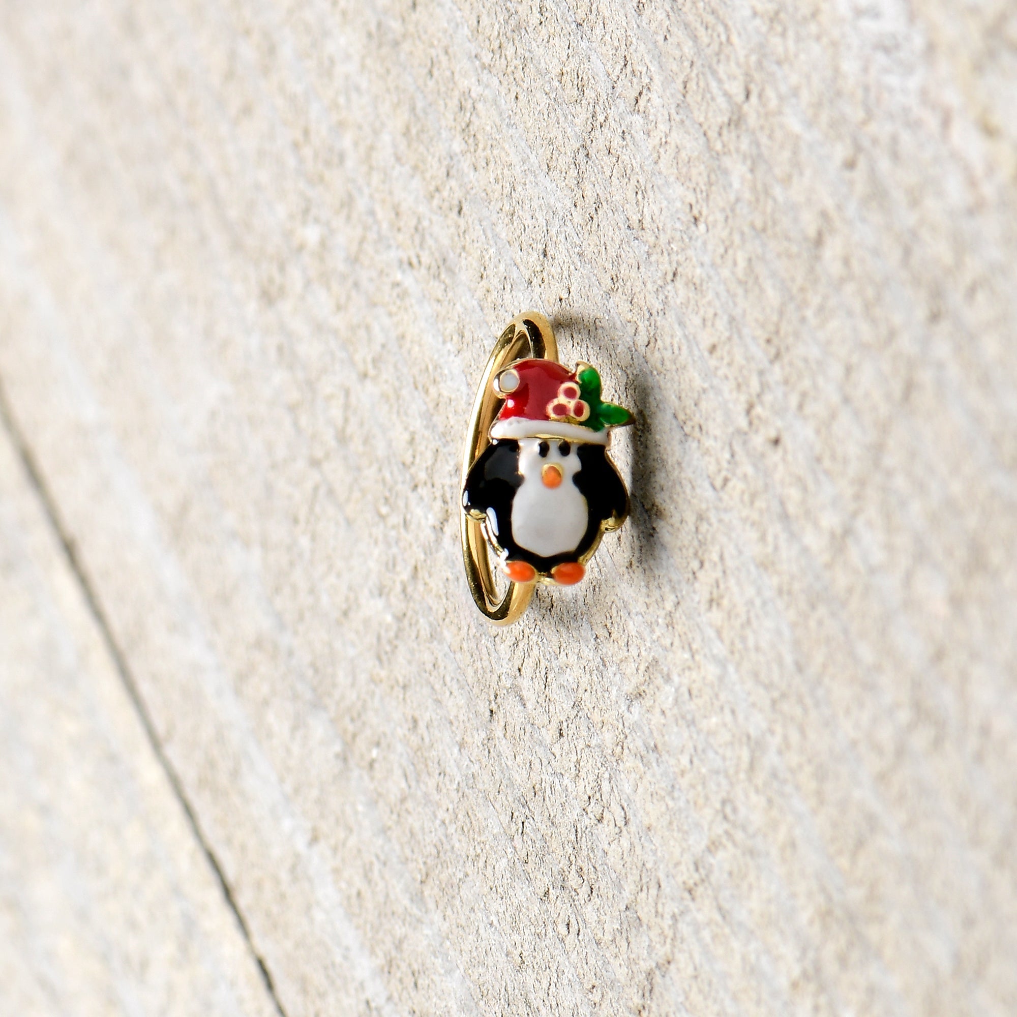 BodyCandy 20G 5/16 Gold Tone Holly Hat Penguin Holiday Nose Hoop — size reference