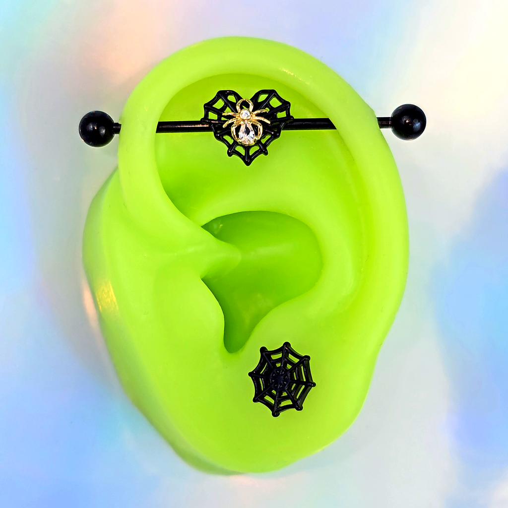 BodyCandy 14G Clear Gem Black Golden Spider Web Heart Industrial Barbell 38mm — detail close-up