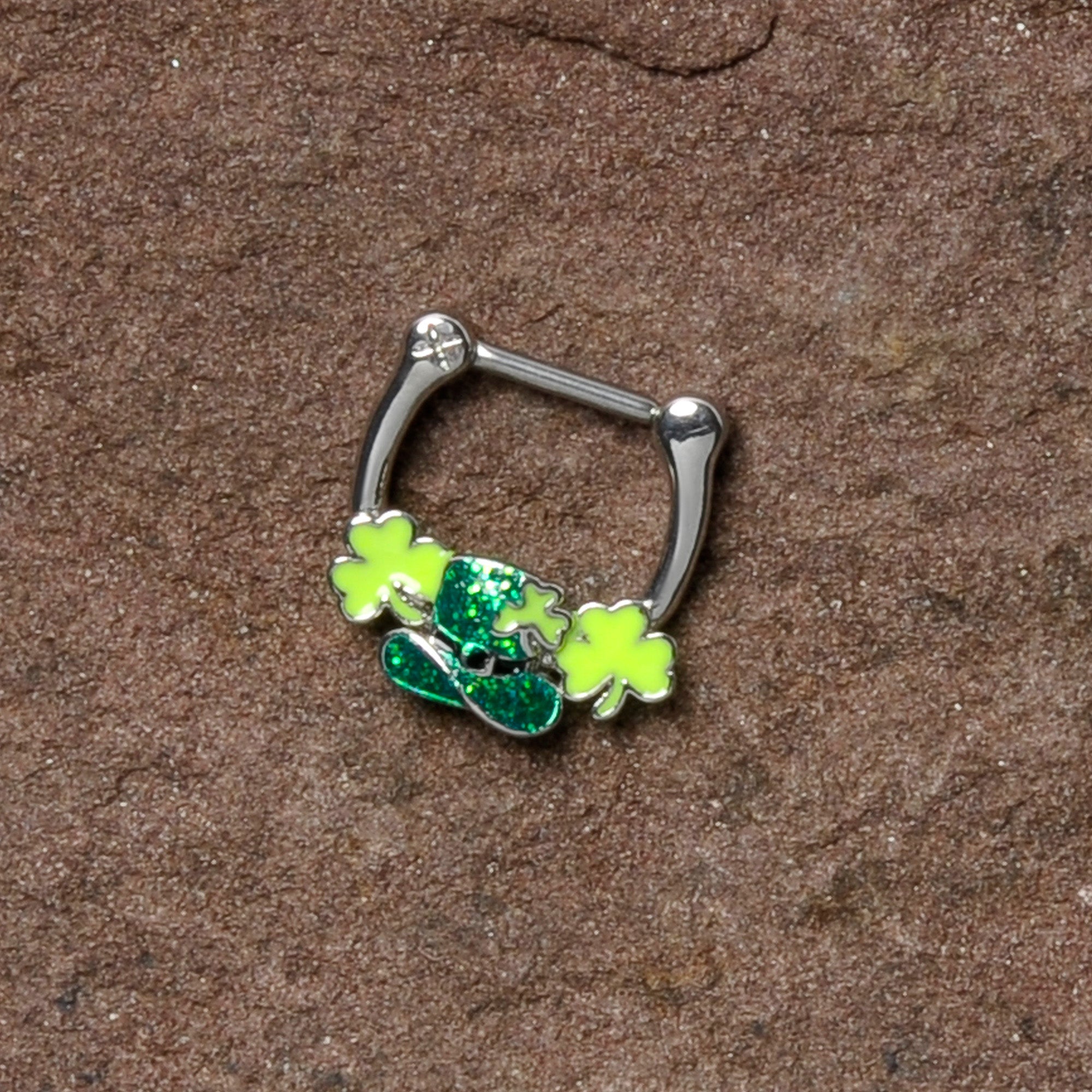 BodyCandy 16G 5/16 Glitter Top Hat Shamrock St Patricks Cartilage Clicker — alternative angle