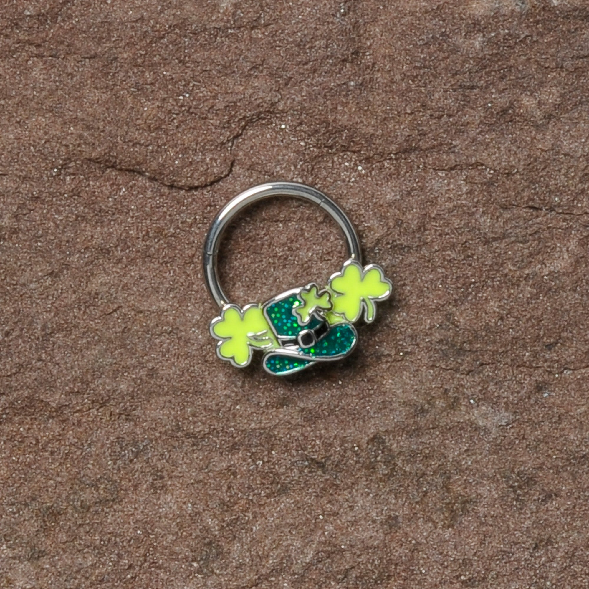 BodyCandy 16G 3/8 Glitter Top Hat Shamrocks St Patricks Hinged Segment Ring — alternative angle