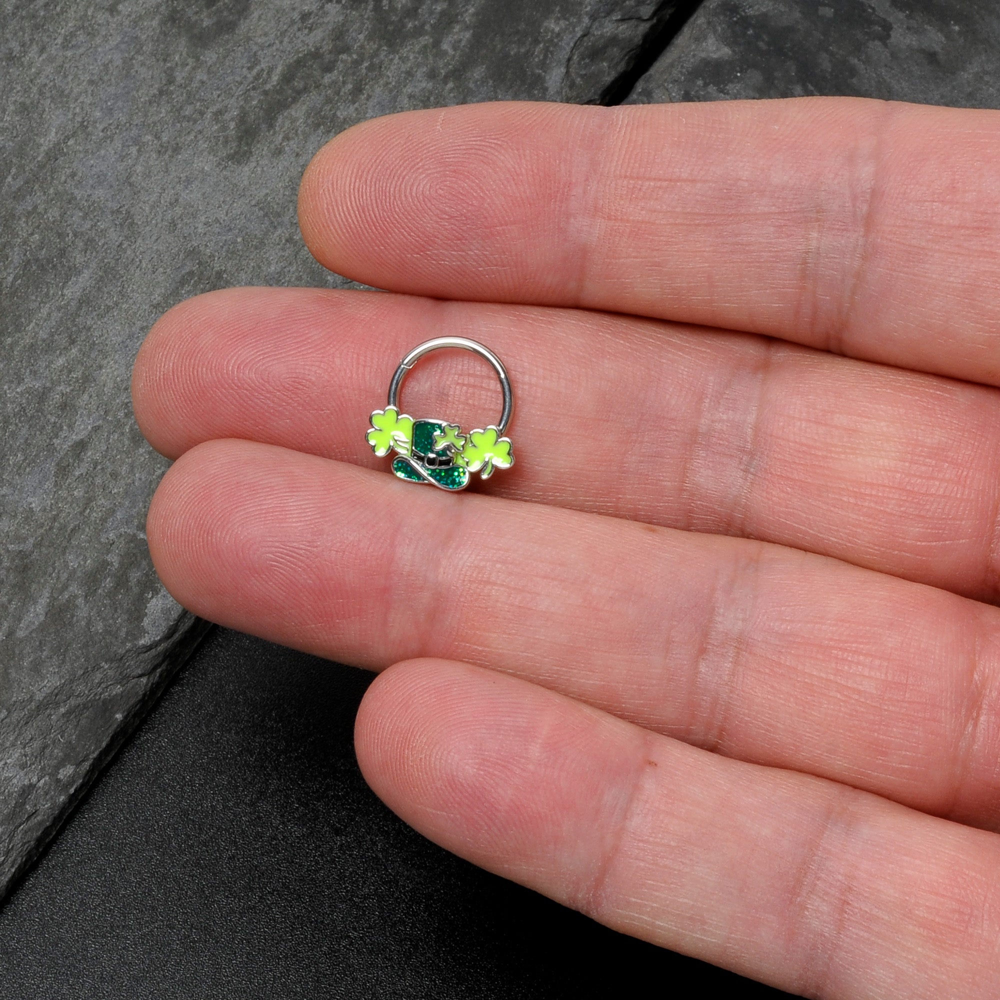 BodyCandy 16G 3/8 Glitter Top Hat Shamrocks St Patricks Hinged Segment Ring — size reference