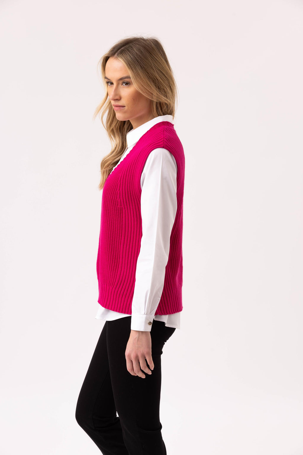 KADOU BOUTIQUE V-Neck Rib Knit Sweater Vest — detail close-up
