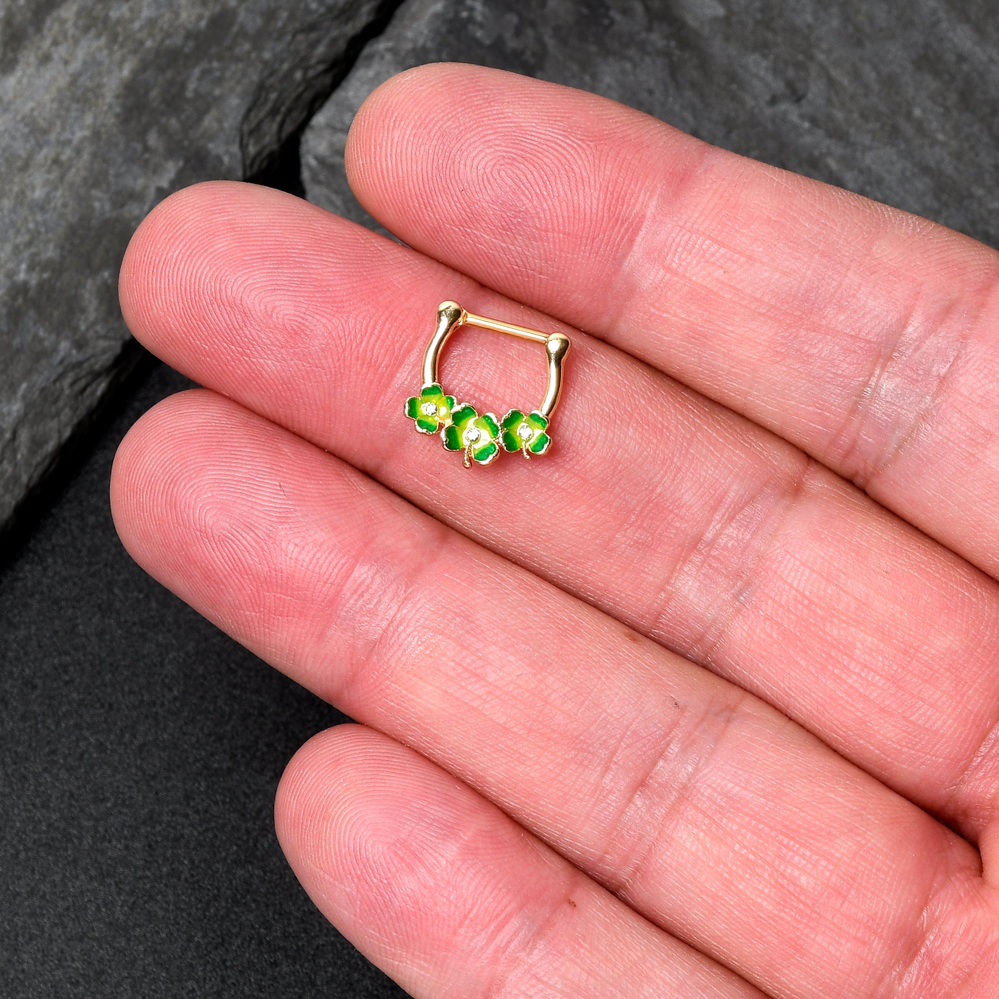 BodyCandy 16G 5/16 Clear Gem Gold Tone Lucky Shamrock Cartilage Clicker — detail close-up