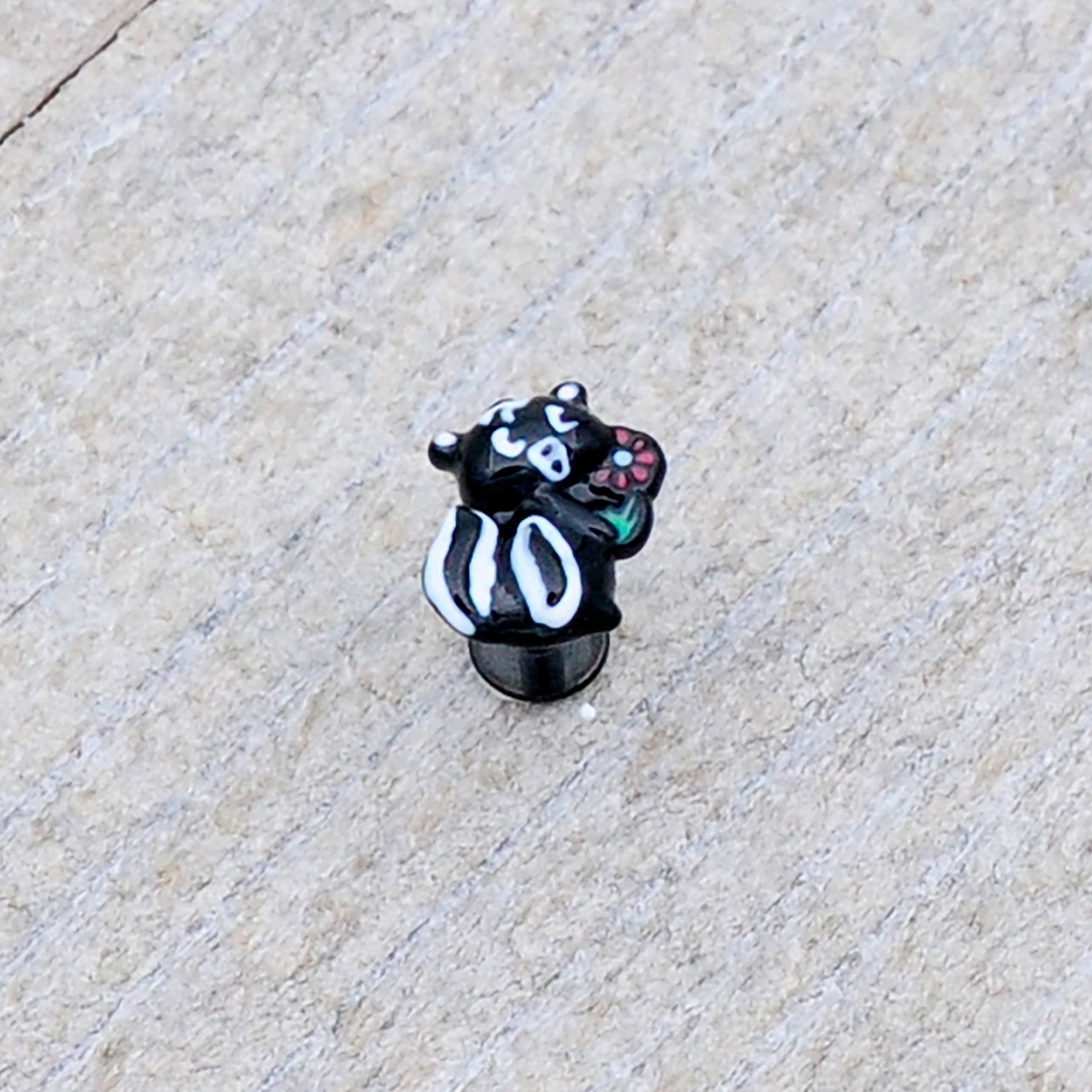 BodyCandy 16G 5/16 Black Funky Skunk Labret Monroe Tragus — size reference