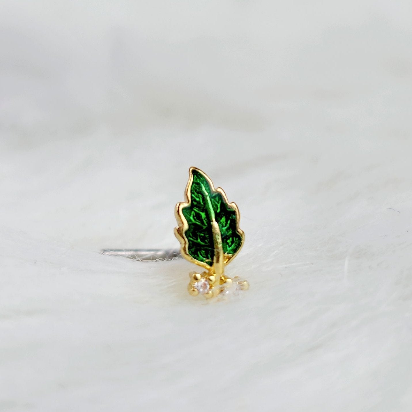 BodyCandy 20G 7mm Clear Gem Green Leaf Golden L Shape Nose Ring — alternative angle