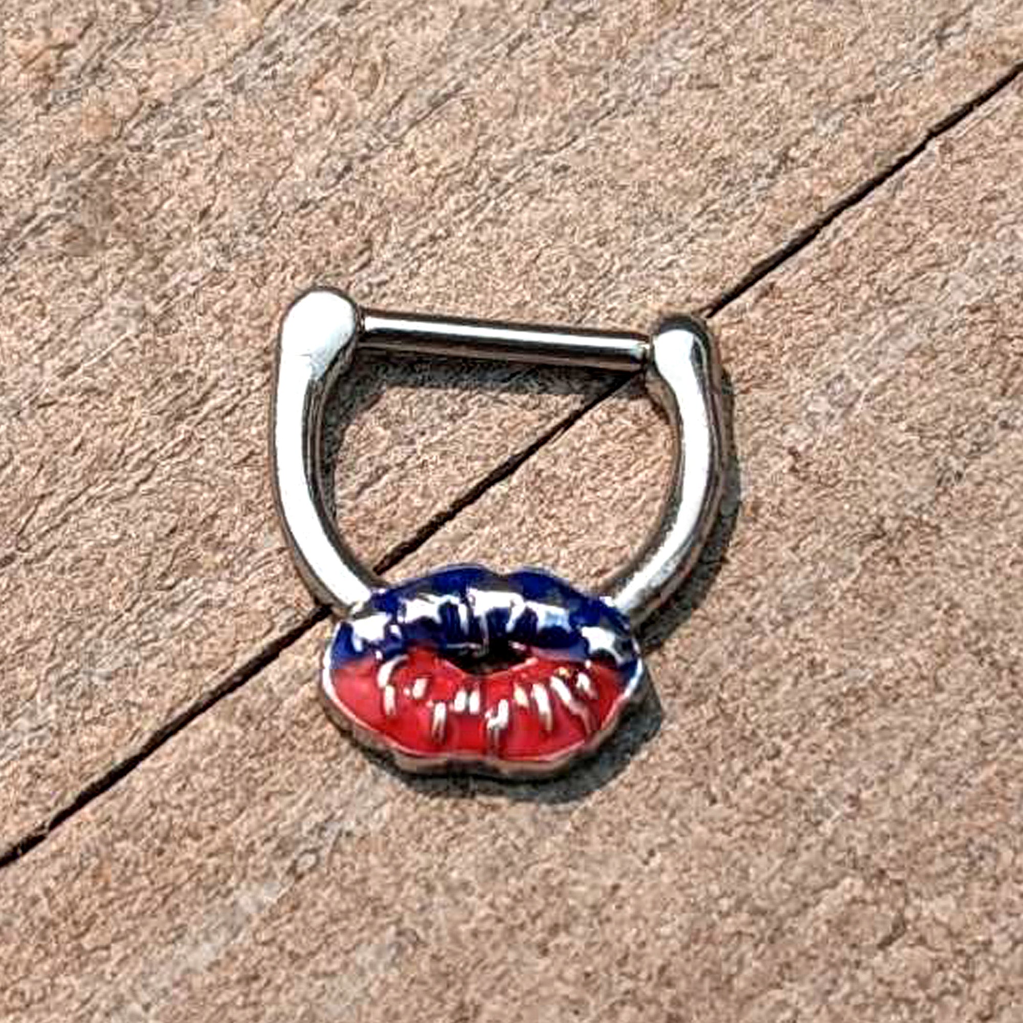 BodyCandy 16G 5/16 Patriotic Kissy Lips Cartilage Clicker — alternative angle