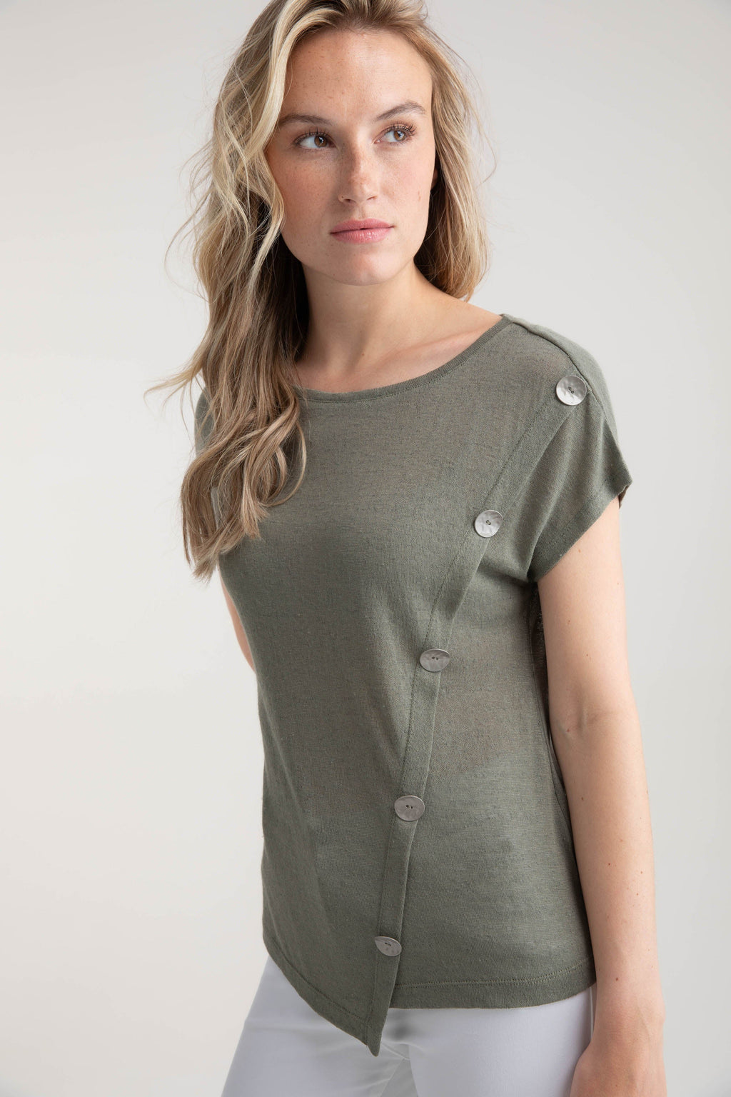 KADOU BOUTIQUE Marble Asymmetrical Button Top — detail close-up