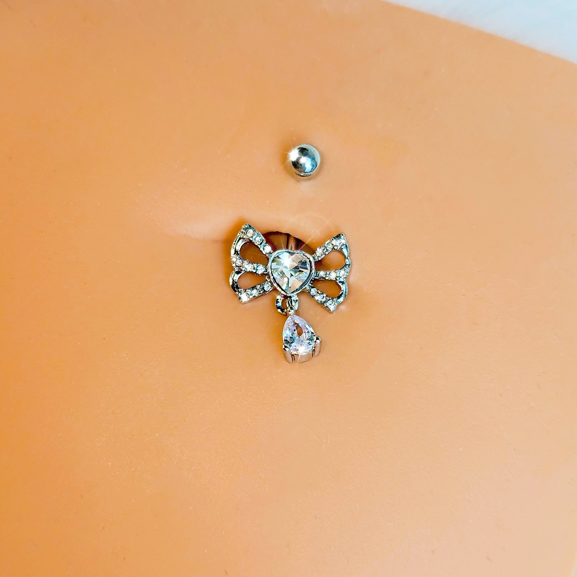 BodyCandy Clear CZ Gem Heart In A Bow Dangle Belly Ring — detail close-up