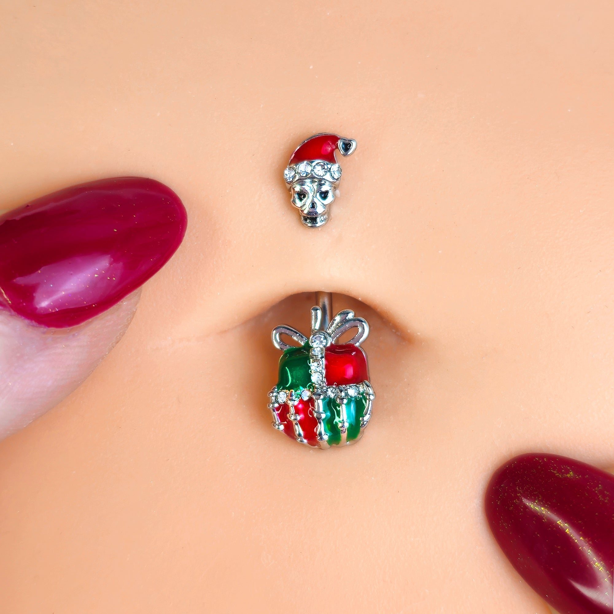 BodyCandy Clear Gem Santa Hat Skull Gift Hand Double Mount Belly Ring — detail close-up