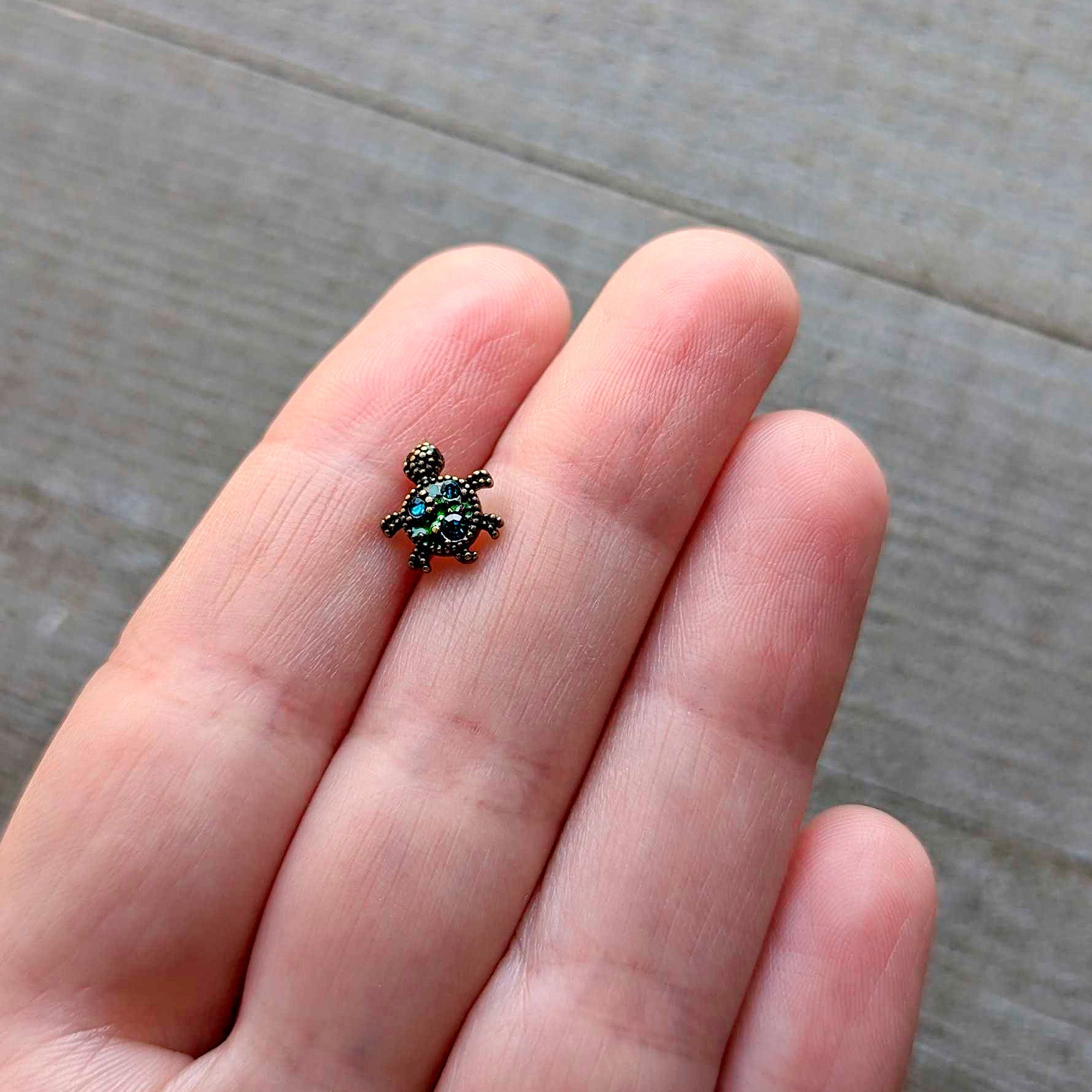 BodyCandy 16G 5/16 Blue Gem Gold Tone Sweet Sea Turtle Labret Monroe Tragus — back view