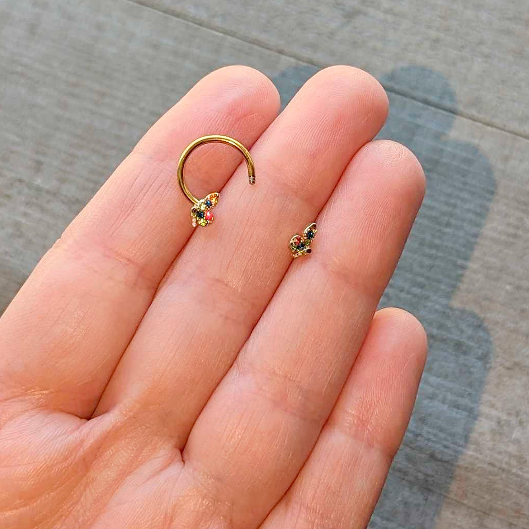 BodyCandy 16G 3/8 Red Blue Gem Gold Hue Butterfly Horseshoe Circular Barbell — detail close-up