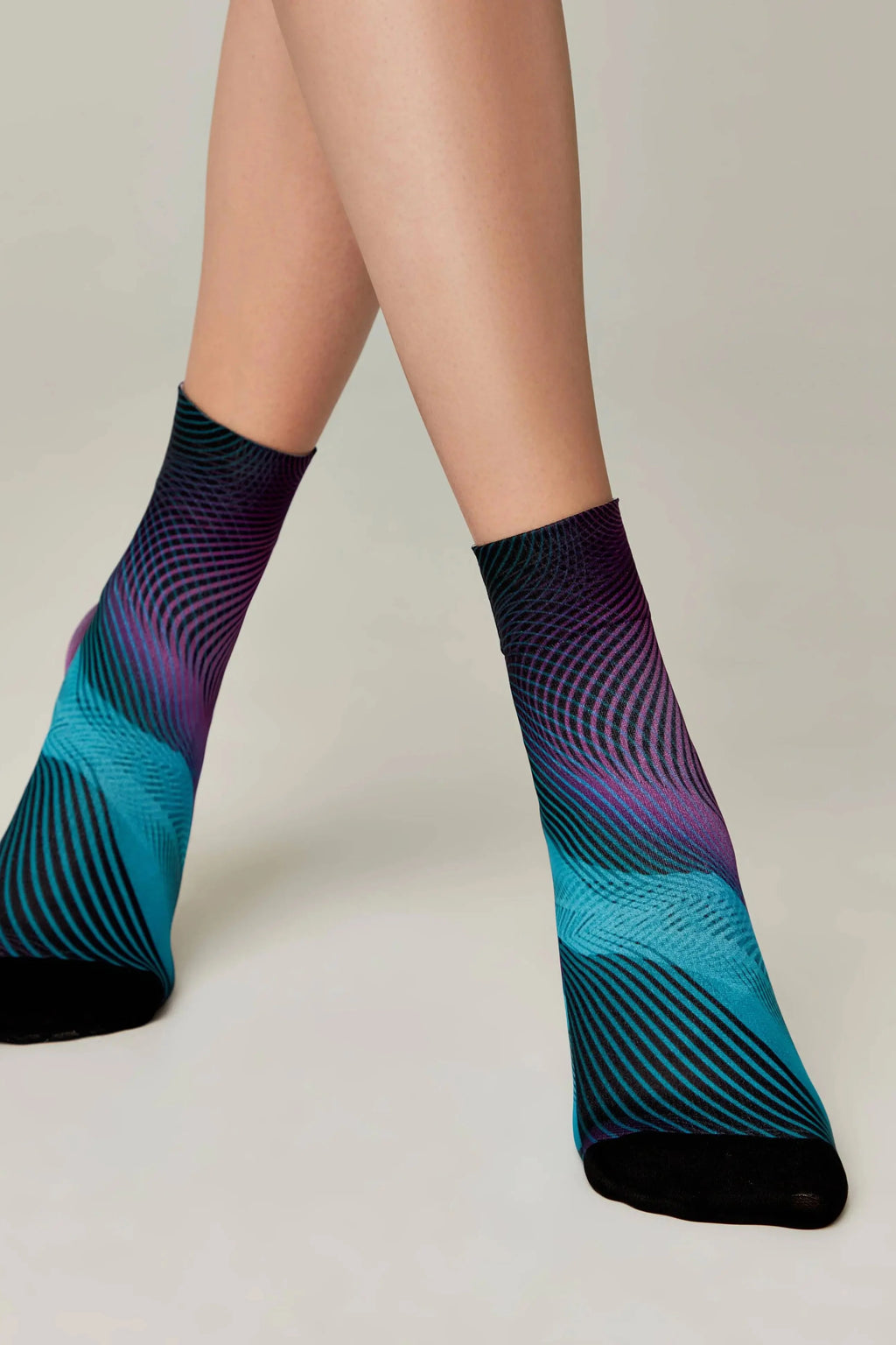 TheRanok.com Socks Conte Fantasy 907 - "Hologram" Pattern — detail close-up