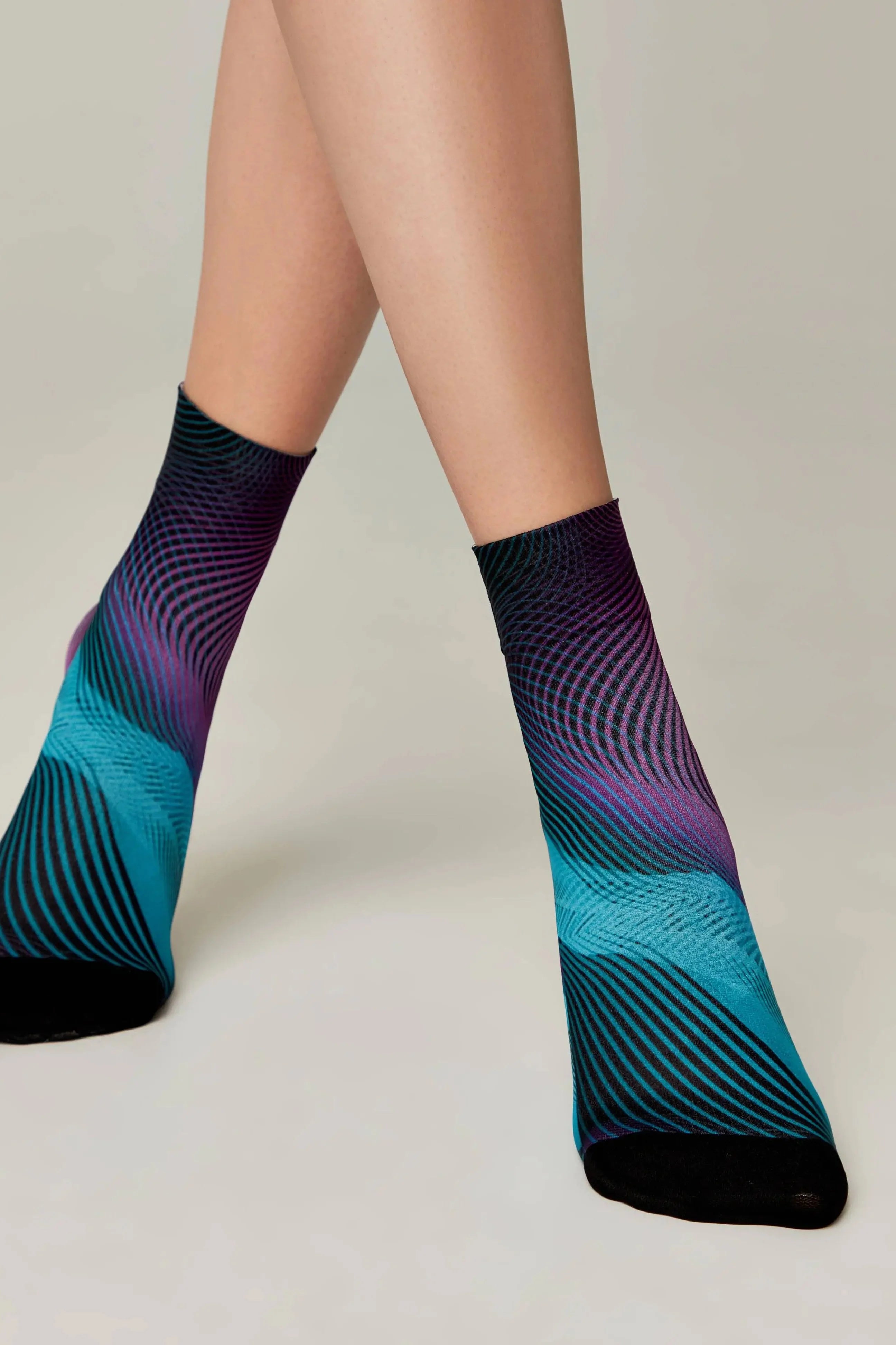 TheRanok.com Socks Conte Fantasy 907 - "Hologram" Pattern — detail close-up