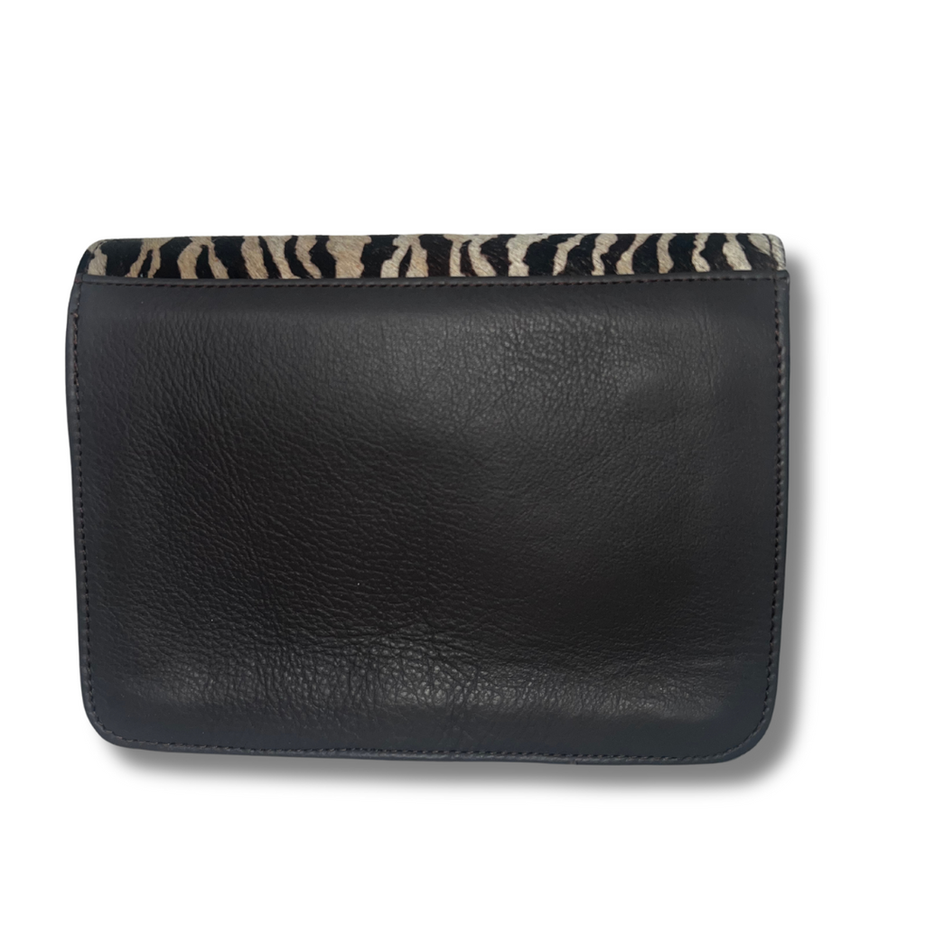 WONENA Soruka Claire · Small Suede Crossbody Bag — detail shot 7