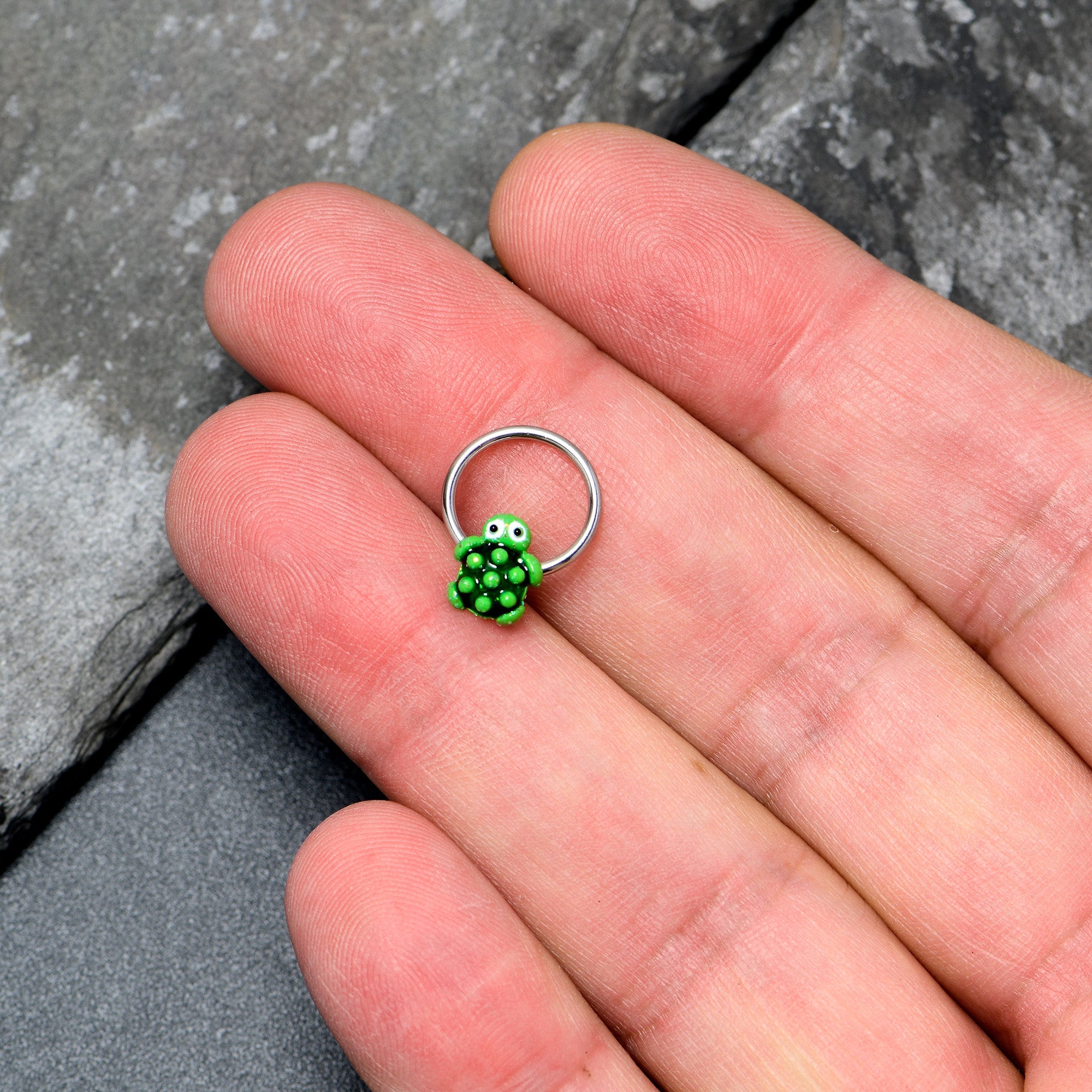 BodyCandy 16G 3/8 Texture Turtle BCR Captive Ring — detail close-up