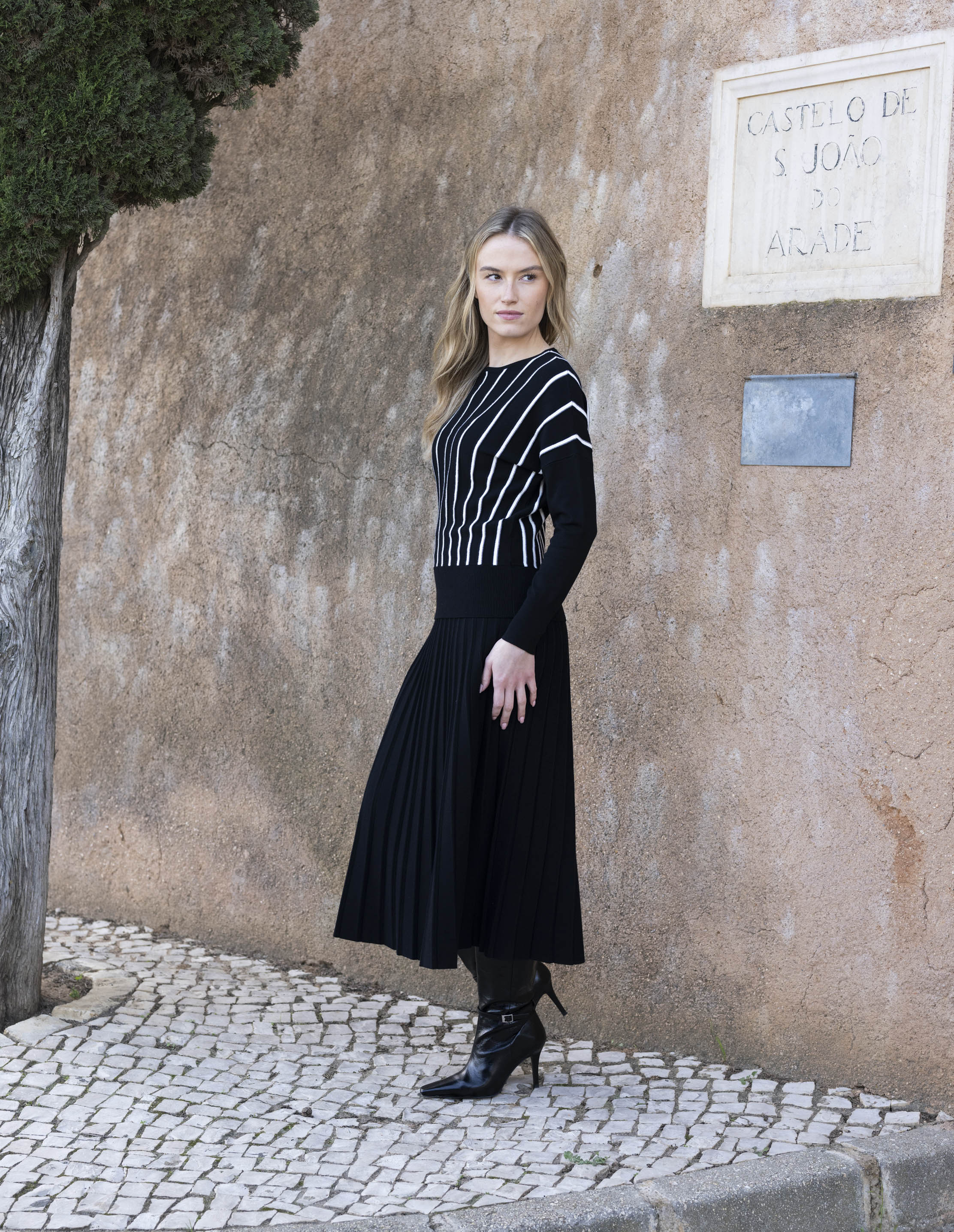 KADOU BOUTIQUE Ladies Vertical Striped Sweater — detail close-up