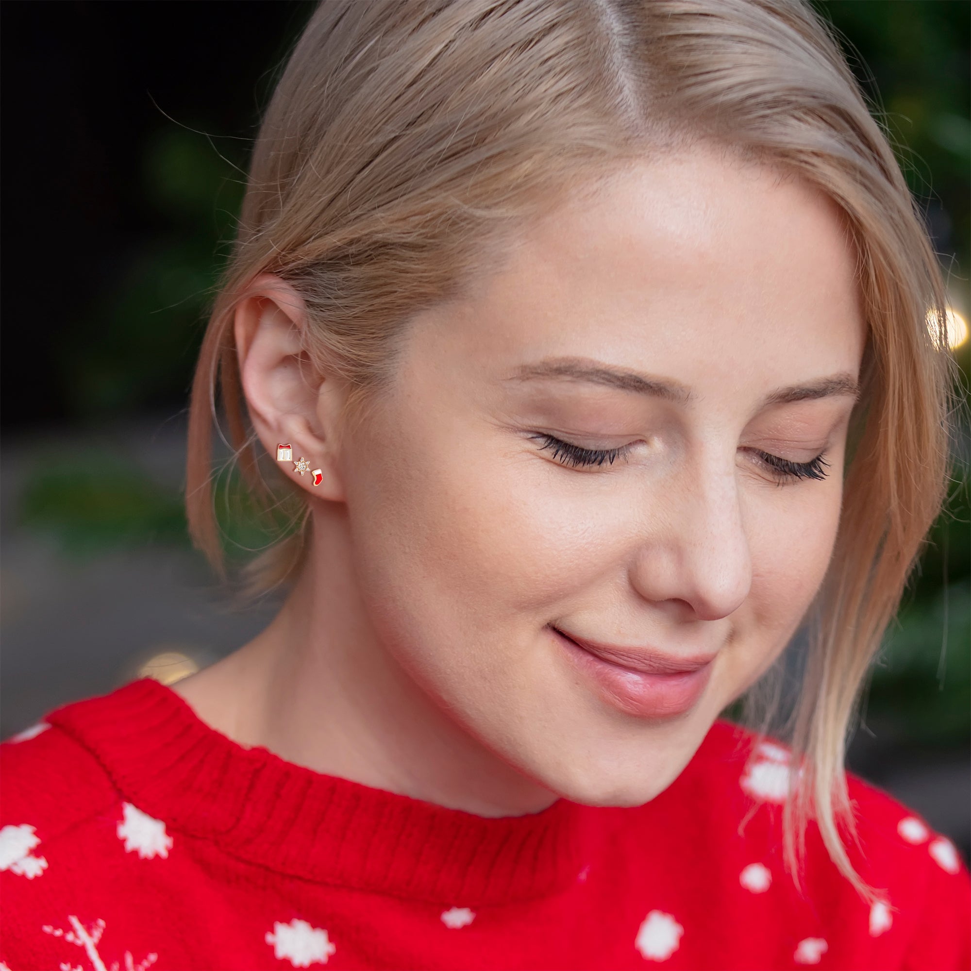 BodyCandy Clear Gem Gold Tone Stocking Christmas Gift Flat Back Earring Set of 6 — detail close-up