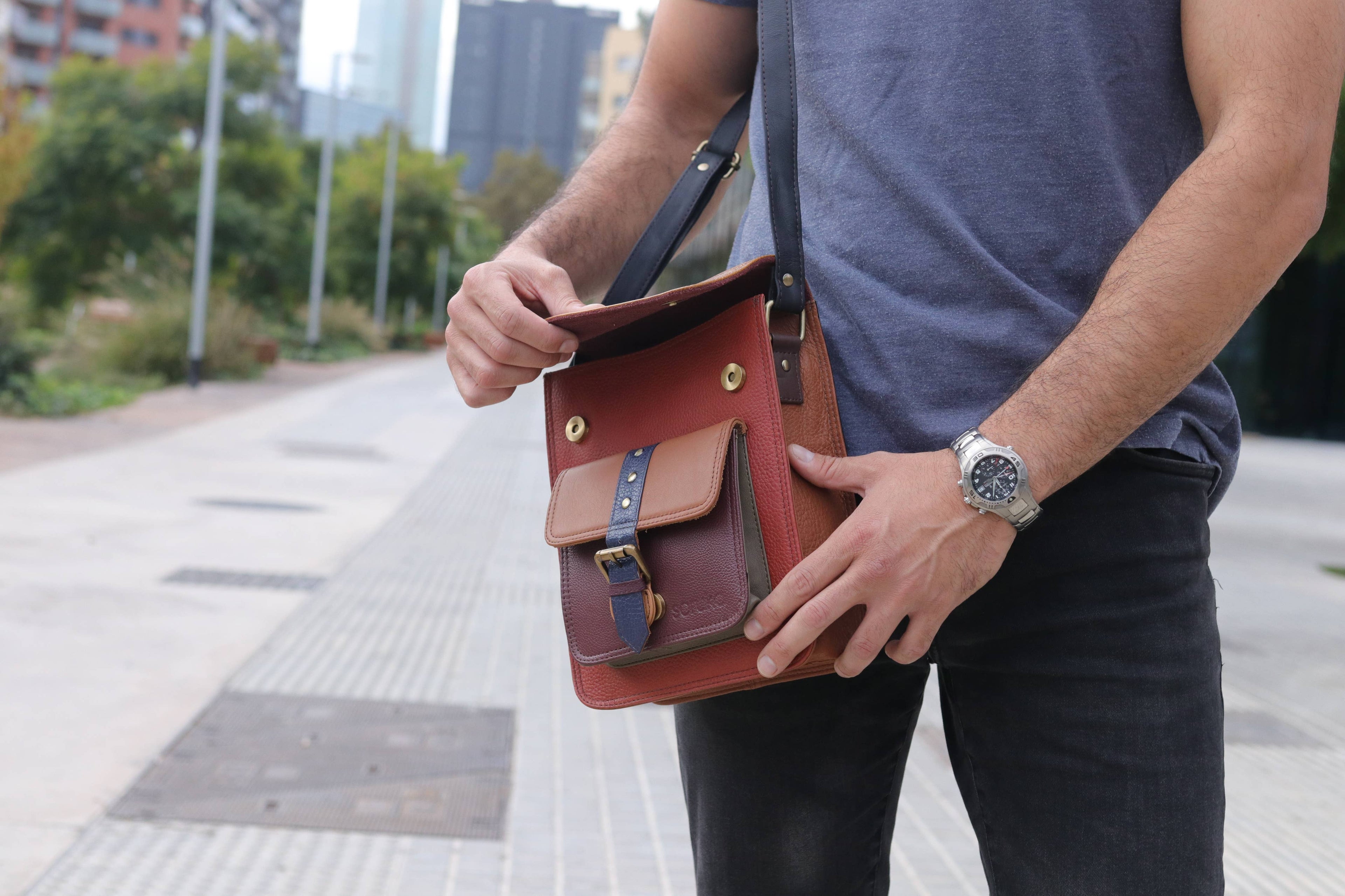 WONENA Soruka Isla · Unisex Leather Crossbody Bag — comparison shot